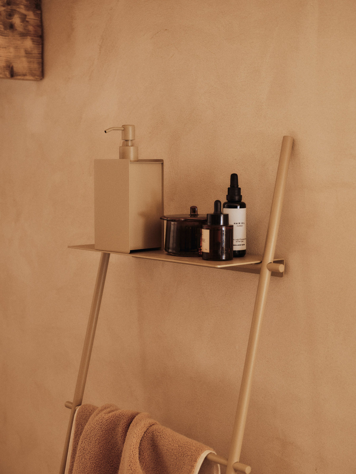 Marnen Jar H9 in Carob Brown präsentiert im Onlineshop von KAQTU Design AG. Vase ist von Ferm Living