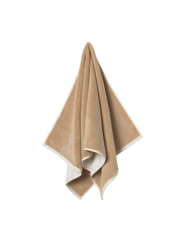 Ekko Badetuch in Cashmere/Off-white präsentiert im Onlineshop von KAQTU Design AG. Badetuch ist von Ferm Living