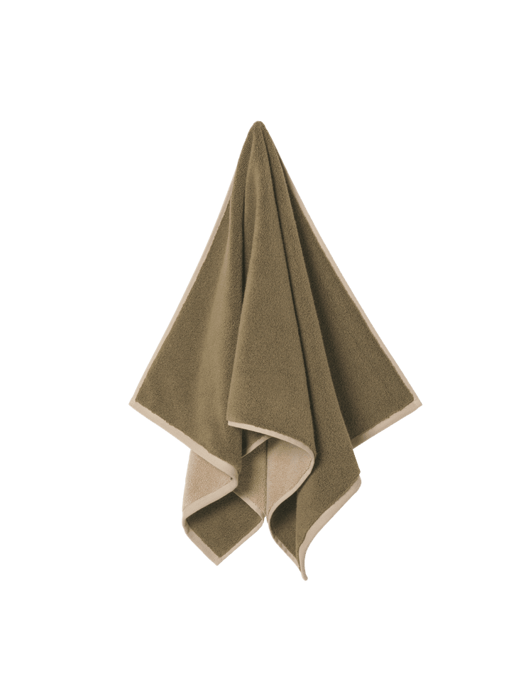 Ekko Badetuch in Olive/Cashmere präsentiert im Onlineshop von KAQTU Design AG. Badetuch ist von Ferm Living