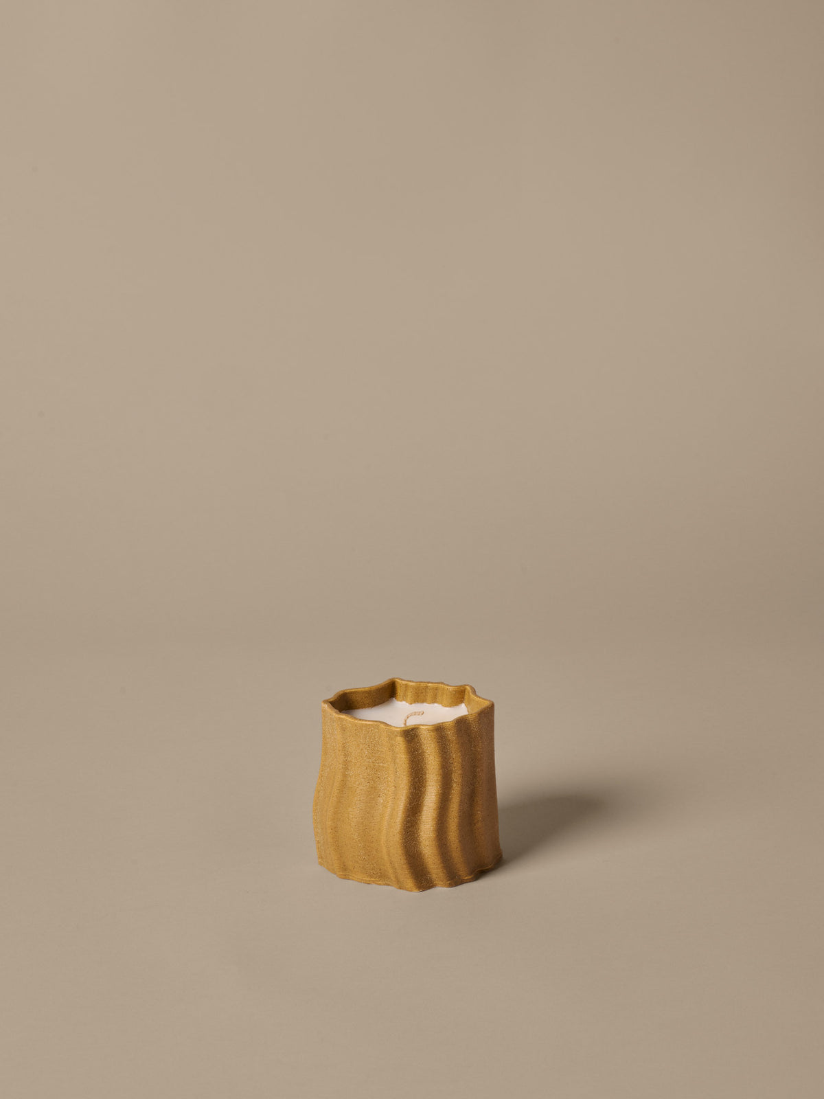 Rylith Scented Candle H9 in Oat präsentiert im Onlineshop von KAQTU Design AG. Duftkerze ist von Ferm Living