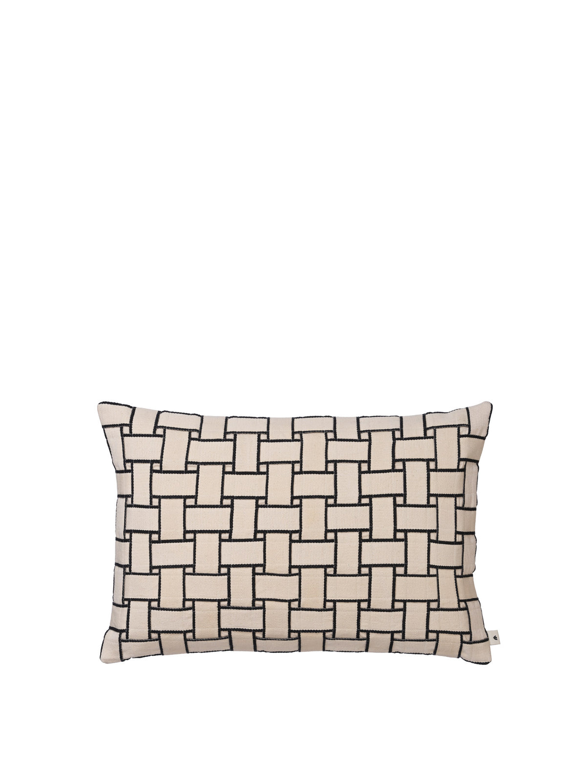 Lattice Kissen Rechteckig in Off-white/Black präsentiert im Onlineshop von KAQTU Design AG. Deko Kissen ist von Ferm Living