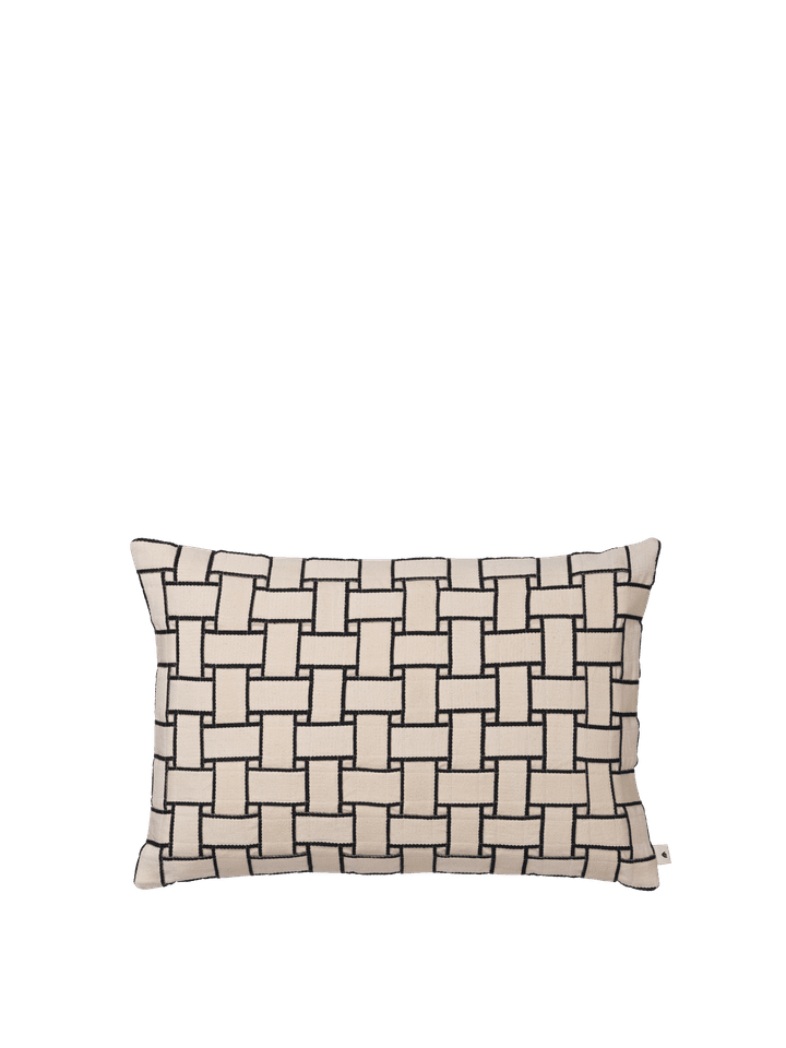 Lattice Kissen Rechteckig in Off-white/Black präsentiert im Onlineshop von KAQTU Design AG. Deko Kissen ist von Ferm Living
