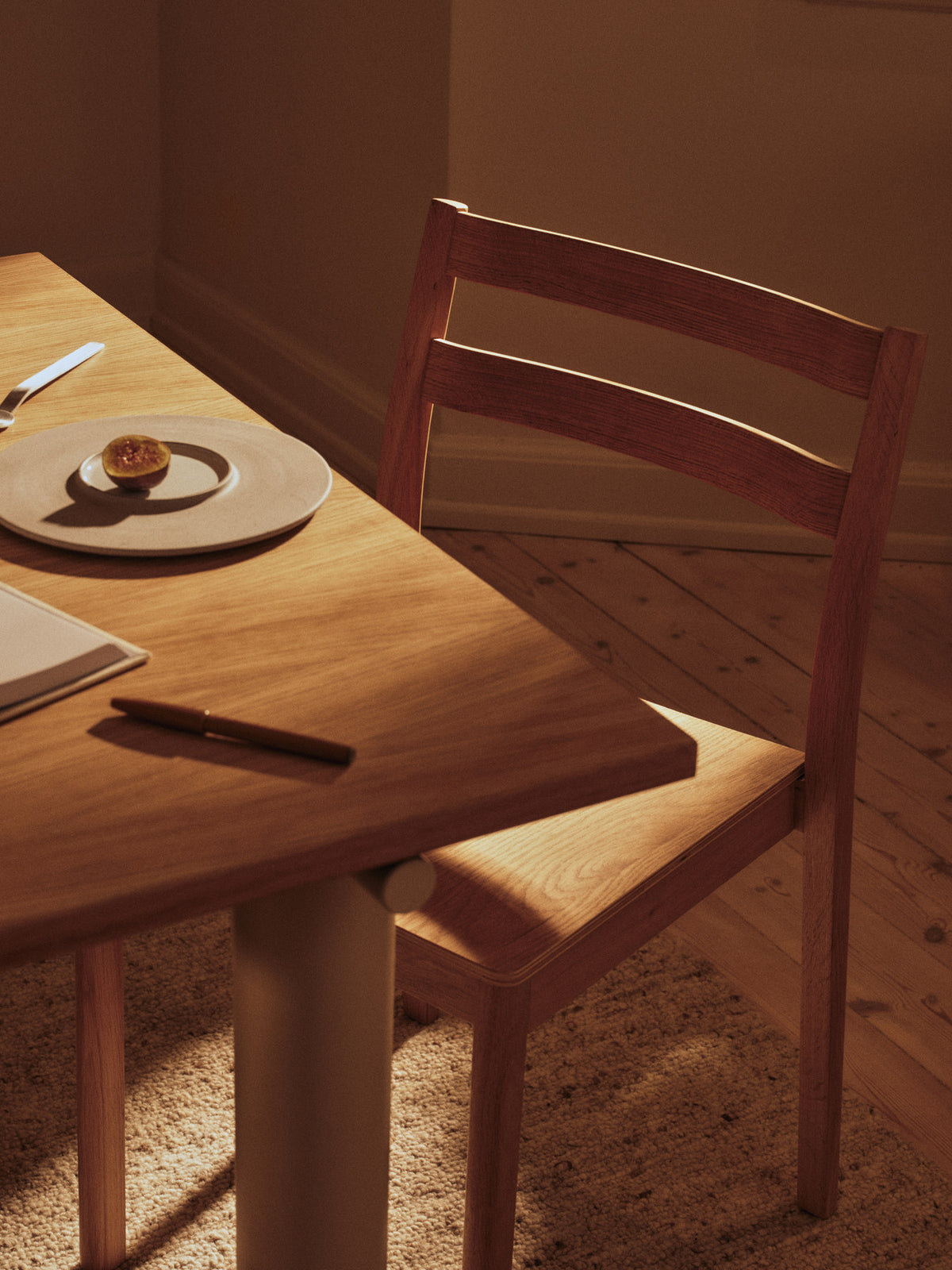 Boda Esszimmerstuhl in Natural Oak präsentiert im Onlineshop von KAQTU Design AG. Stuhl ist von Ferm Living
