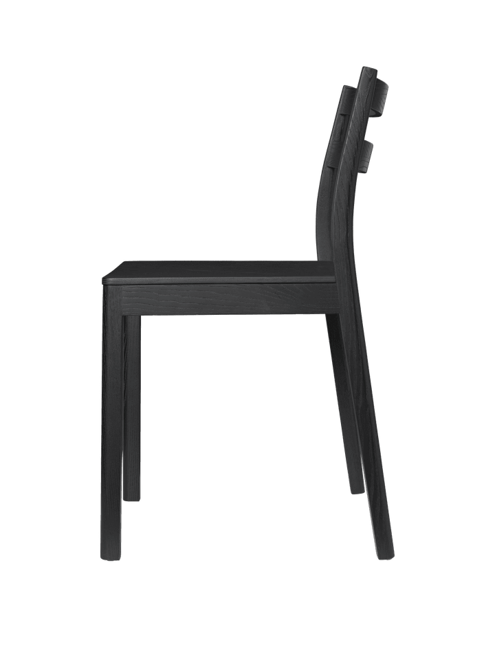 Moderner Boda Esszimmerstuhl von Ferm Living in elegantem Schwarz, perfekt für stilvolle Essbereiche und zeitgemäße Einrichtung.