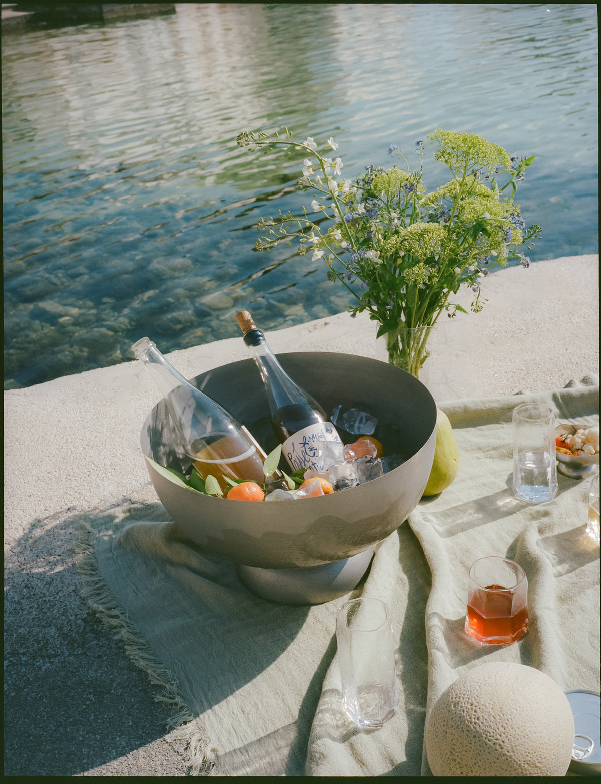 Kiru Glasses Set of 2 in Clear präsentiert im Onlineshop von KAQTU Design AG. Trinkgläser ist von Ferm Living