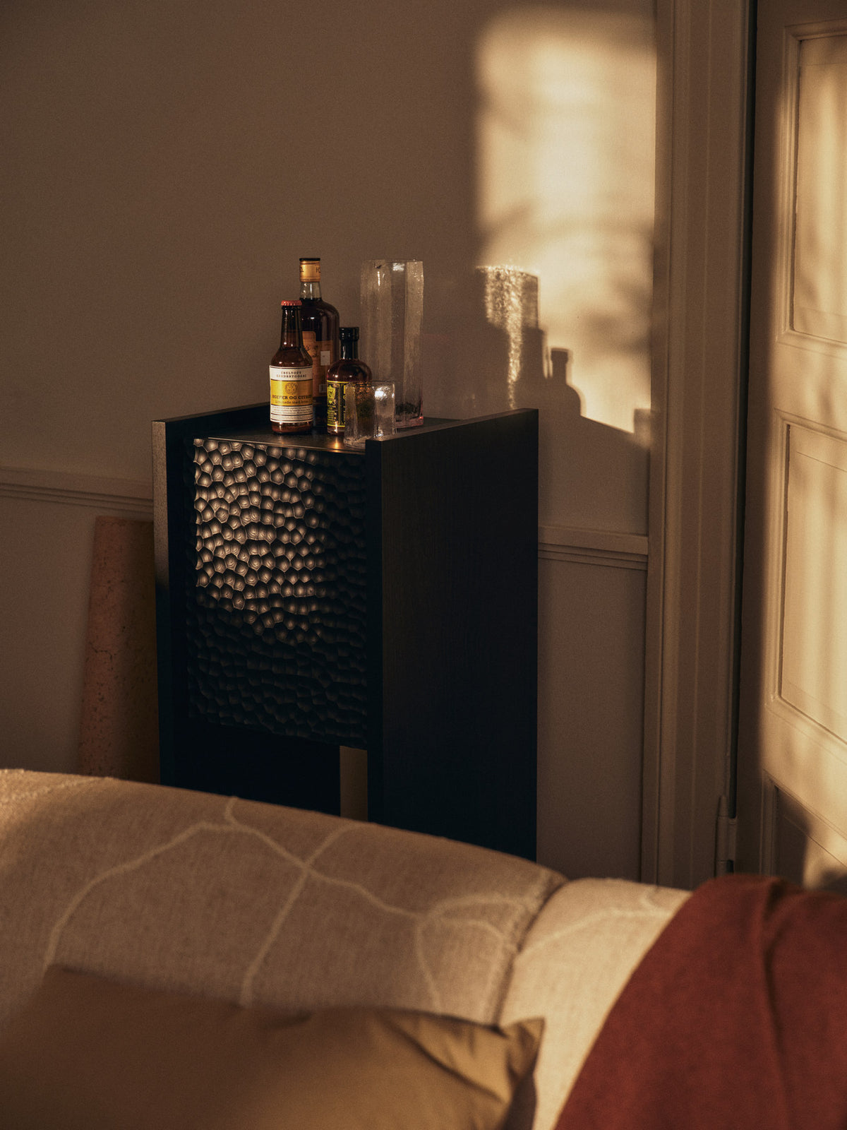 Kiru Carafe in Clear präsentiert im Onlineshop von KAQTU Design AG. Karaffe ist von Ferm Living
