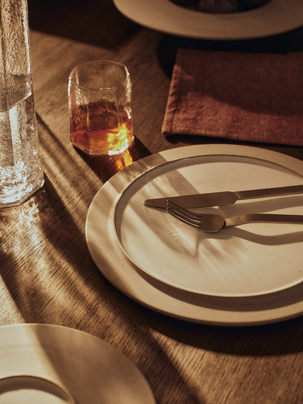 Sonae Dinner Plates 28 Set of 2 in Grey/White präsentiert im Onlineshop von KAQTU Design AG. Teller ist von Ferm Living