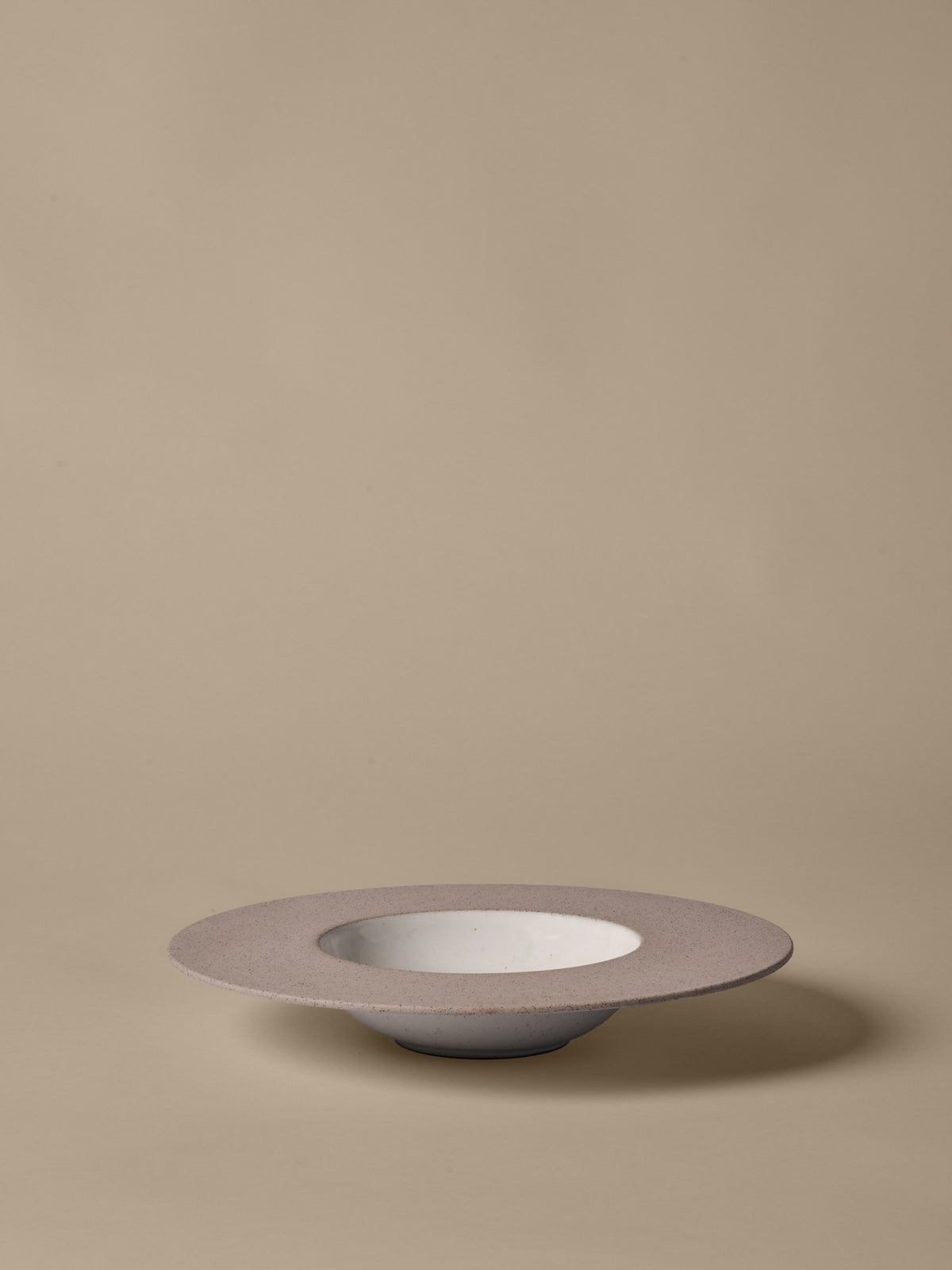 Sonae Bowl 30 in Grey/White präsentiert im Onlineshop von KAQTU Design AG. Schüssel ist von Ferm Living