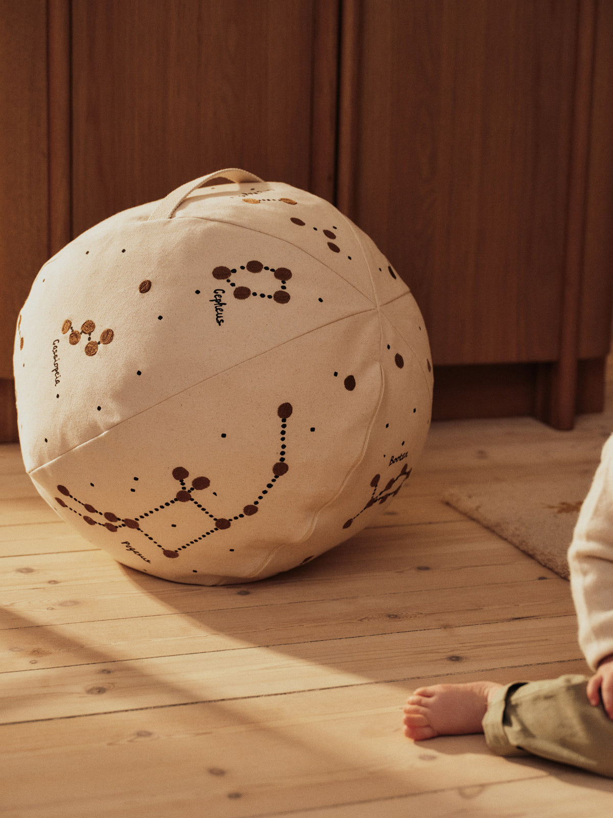 Constellation Pouf in Undyed präsentiert im Onlineshop von KAQTU Design AG. Pouf ist von Ferm Living
