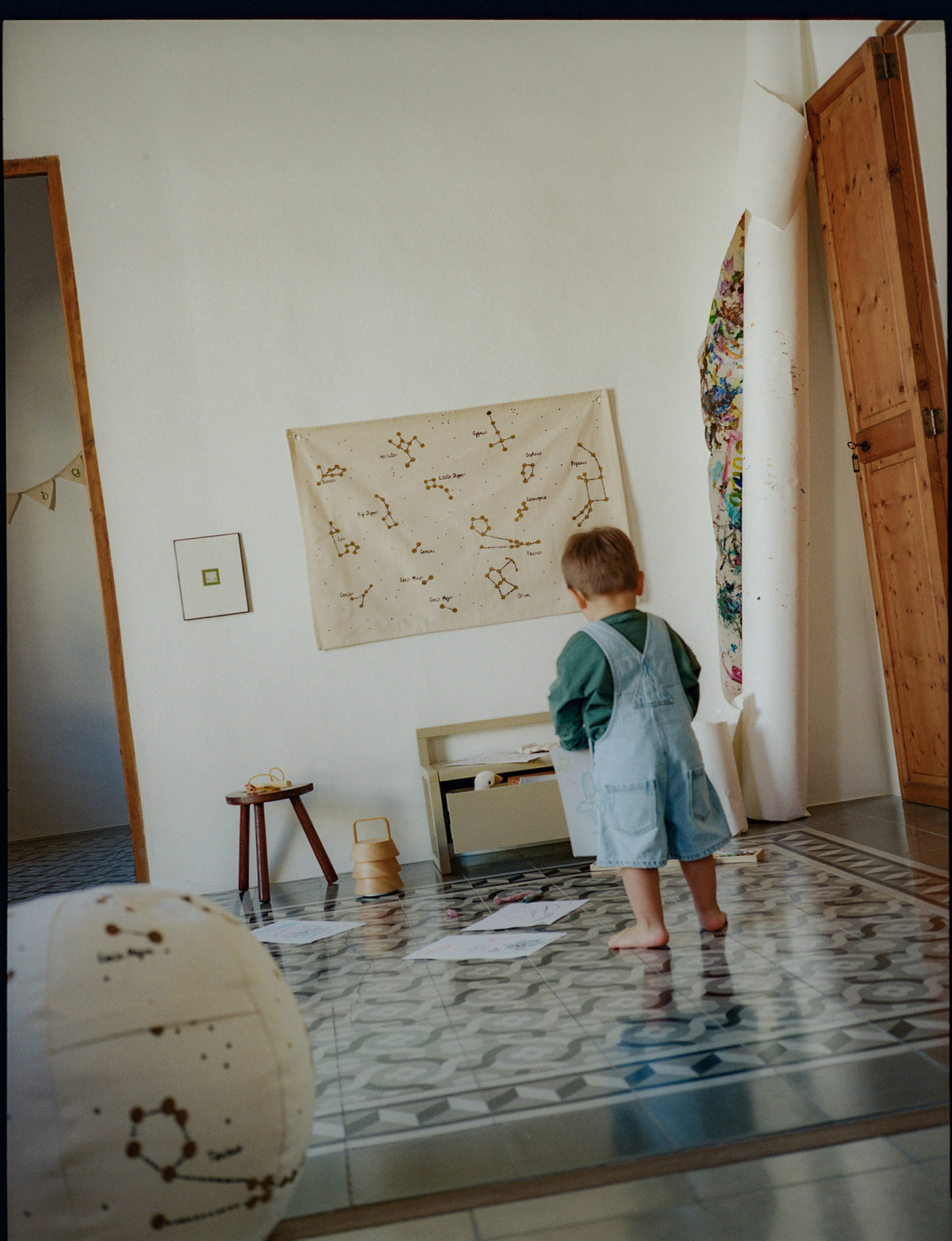 Constellation Textile Map in Undyed präsentiert im Onlineshop von KAQTU Design AG. Wandteppich ist von Ferm Living