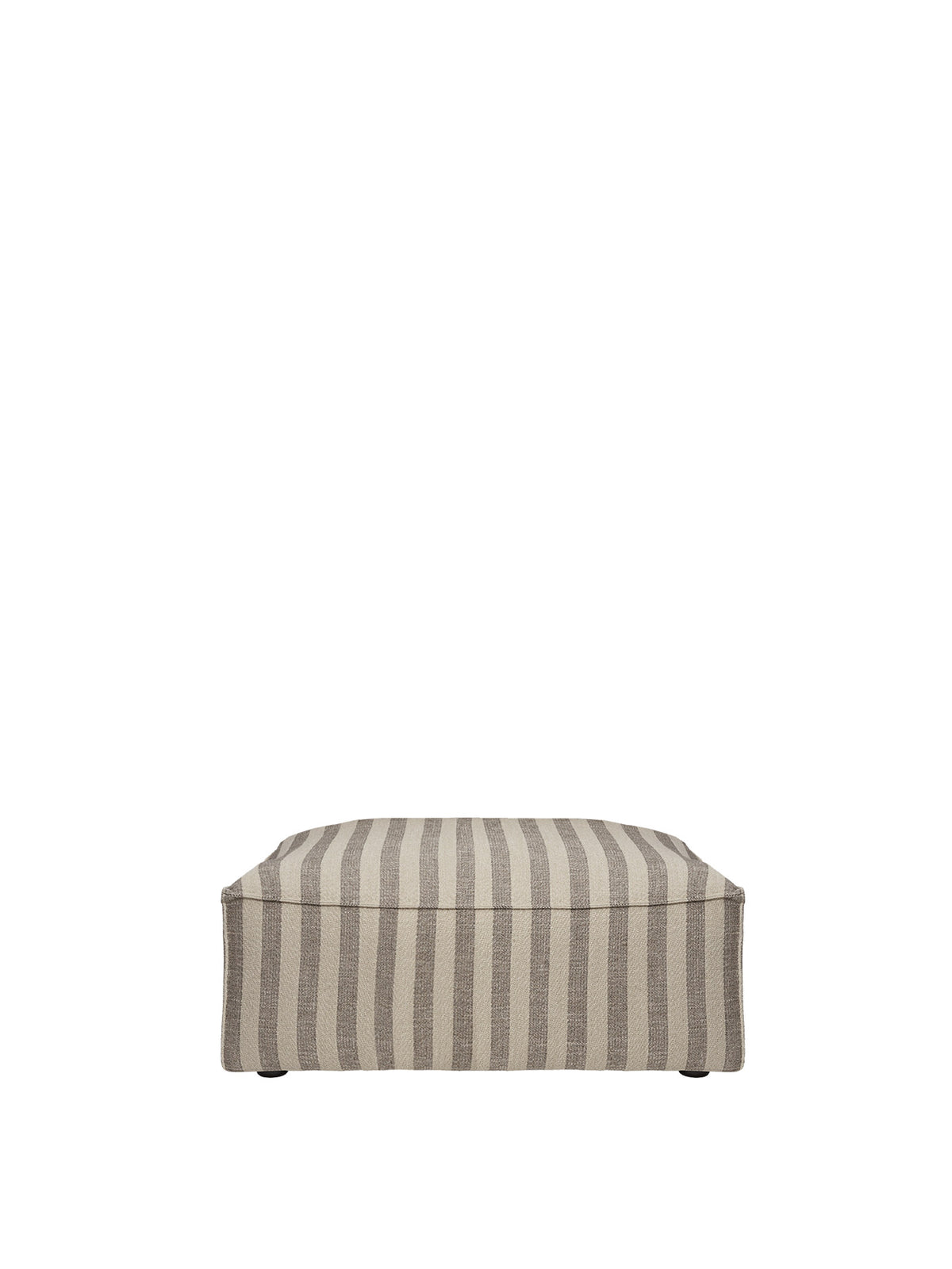 Rechteckiger niedriger Pouf Catena von Ferm Living mit gesteppten Nähten und weichen Rundungen