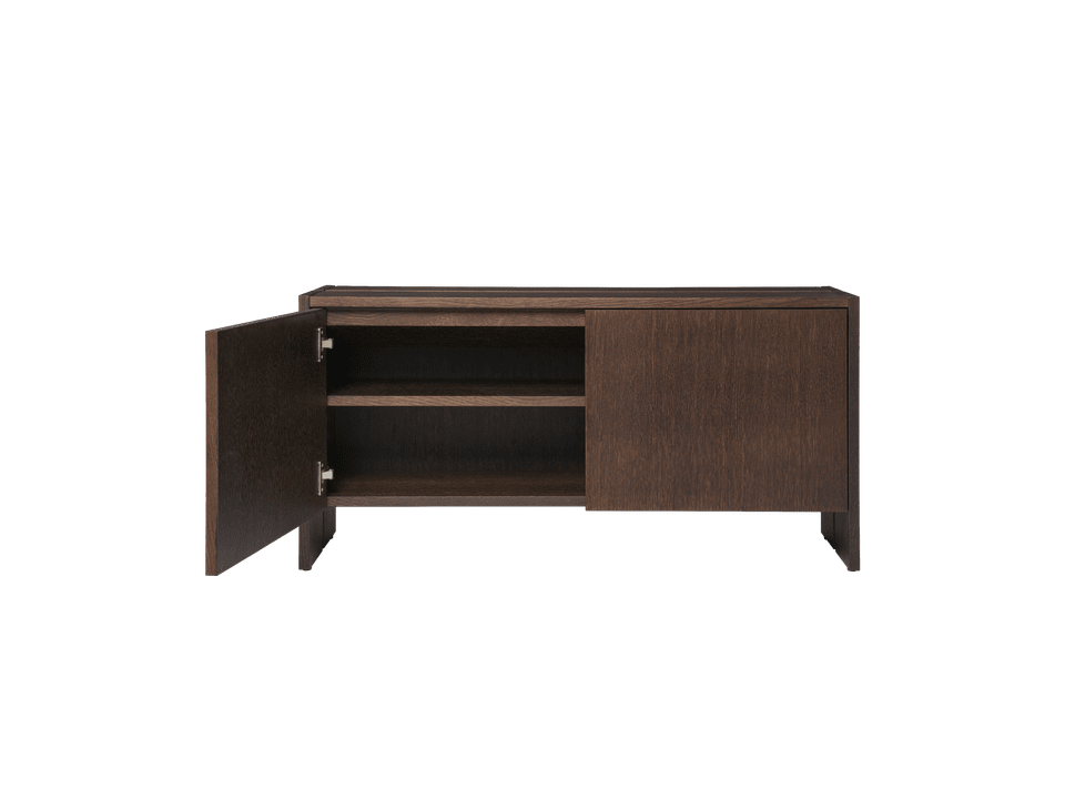 Modernes Sideboard Parcel H50 von Ferm Living, gefertigt aus dunkel gebeizter Eiche, perfekt für die stilvolle Aufbewahrung im Flur.