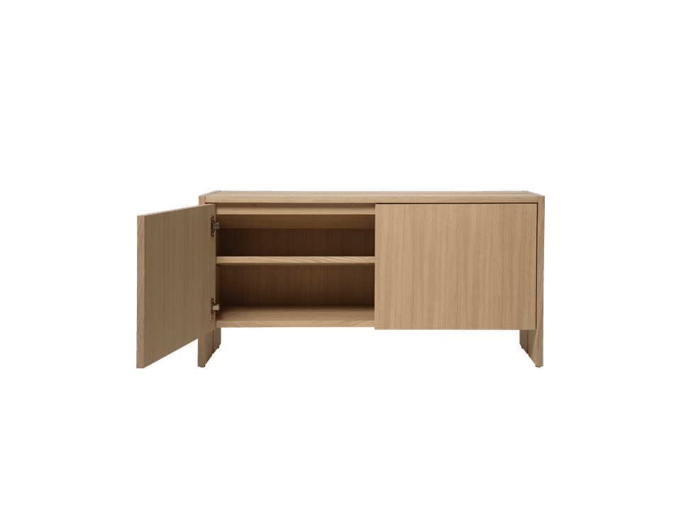 Stilvolles Parcel Hallway Sideboard H50 aus Eichenholz, perfekt für die Aufbewahrung im Flur und moderne Einrichtungskonzepte von Ferm Living.