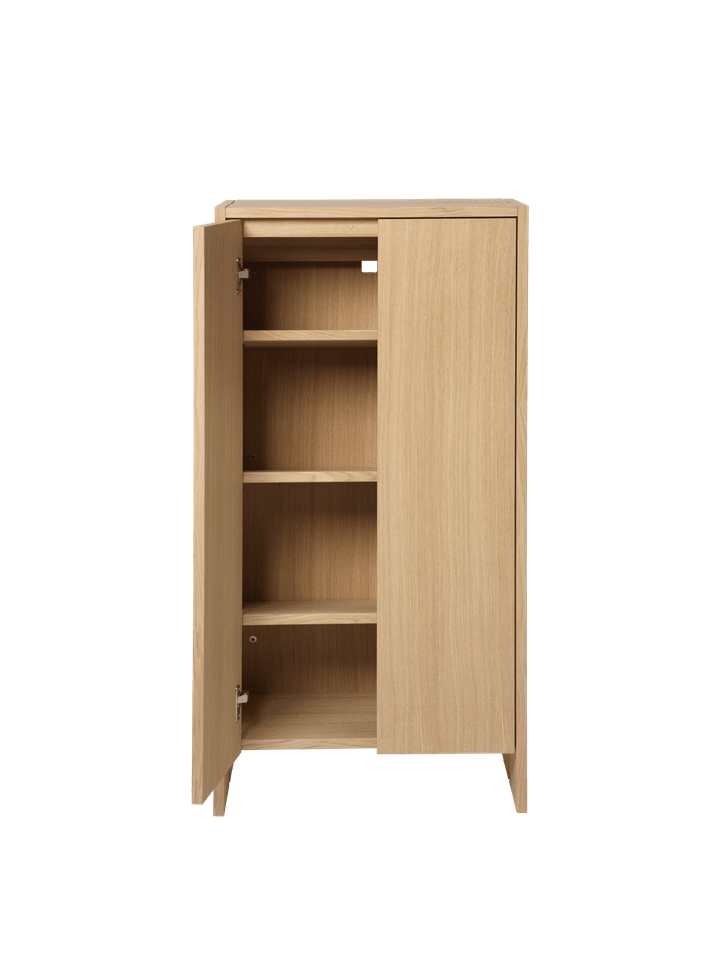 Eleganter Hallenschrank H110 von Ferm Living aus Eichenholz, ideal für die Organisation und Dekoration im Flur.