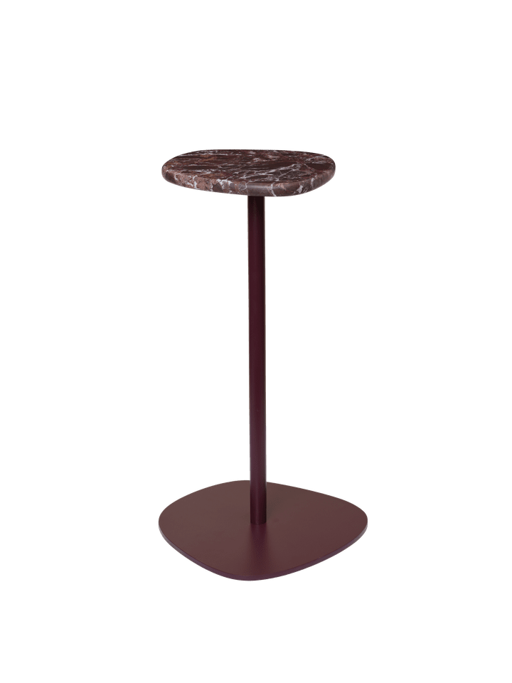 Moderner Plyo Accent Table von Ferm Living in tiefem Traubenfarbton, perfekt für geschmackvolle Akzente und funktionale Gestaltung.
