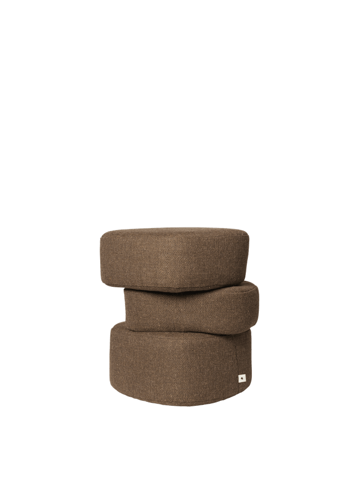 Plyo Pouf Staple in Dark Brown präsentiert im Onlineshop von KAQTU Design AG. Pouf ist von Ferm Living