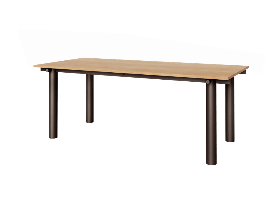 Eleganter Atura Esstisch in Dunkelbraun und Natur-Eichenfurnier, ideal für stilvolle Essbereiche, präsentiert von Ferm Living.