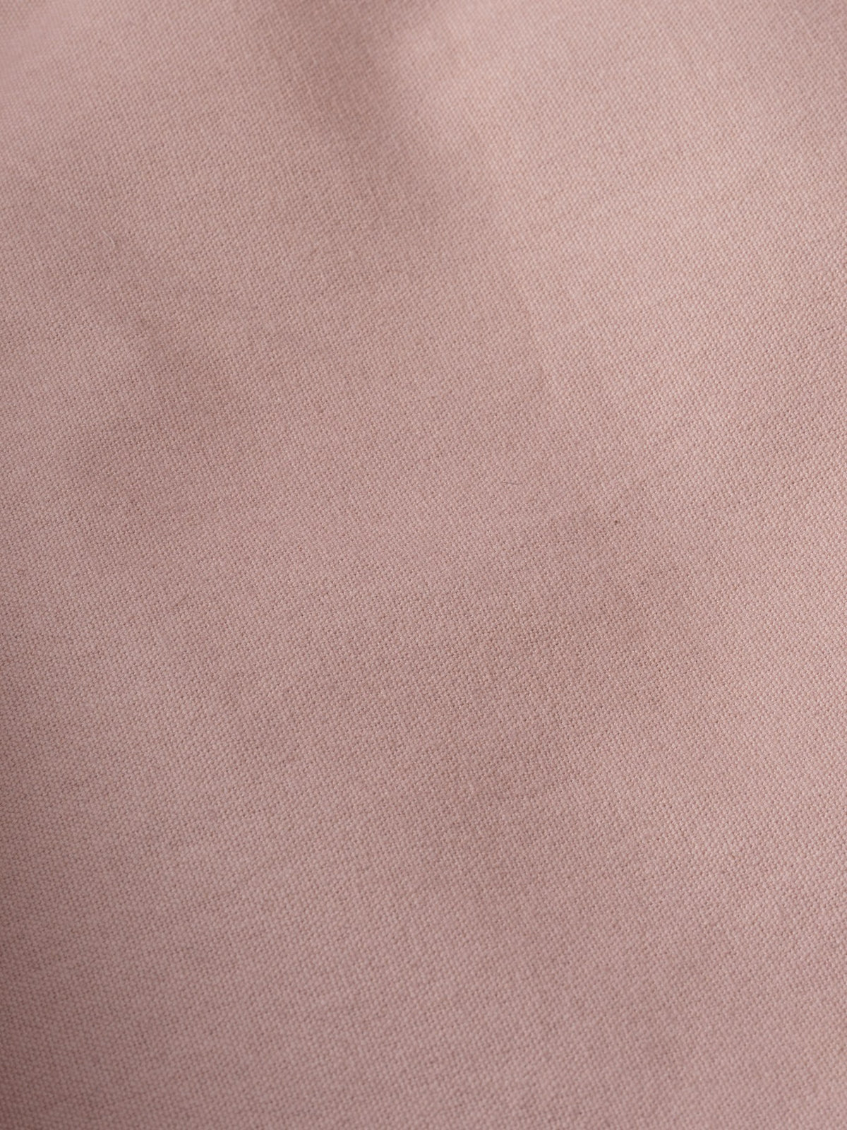 Billow Sitzsack von Ferm Living in Rose, Bezug aus Bio-Baumwolle, tiefe bodennahe Form mit dreiteiliger Tasche an der Seite.