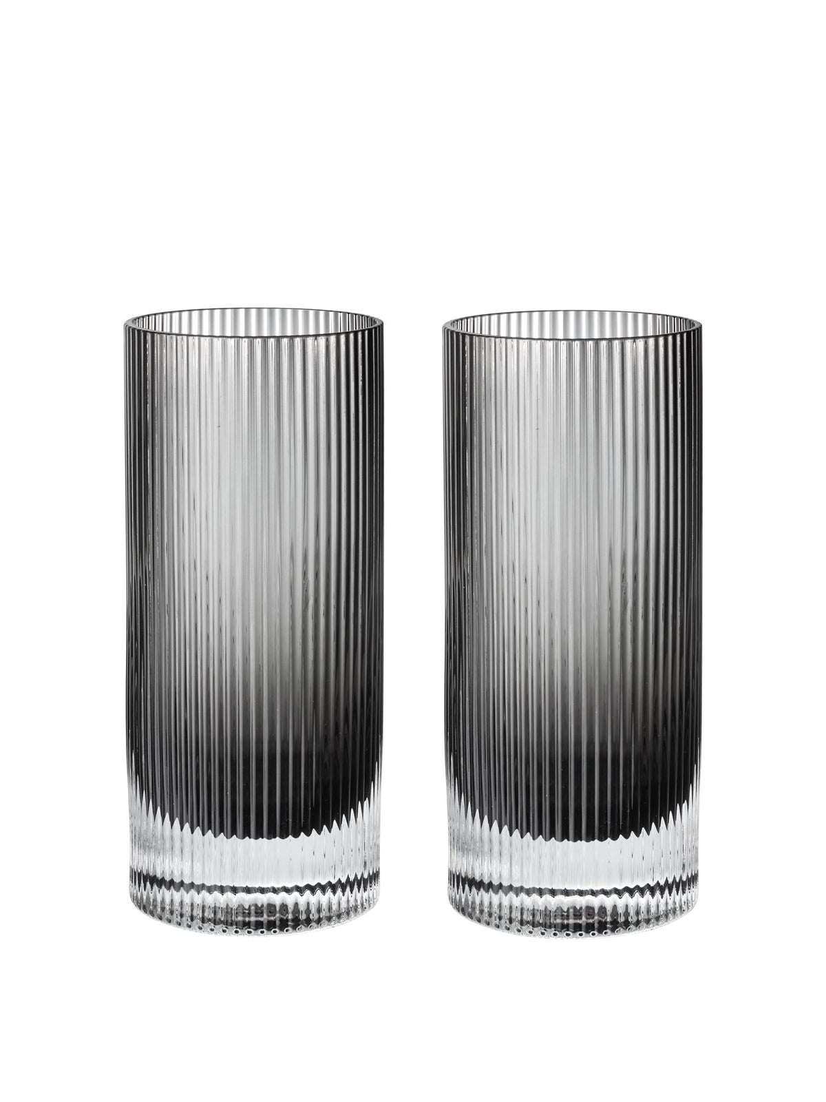 Zwei Highball-Gläser aus mundgeblasenem, recyceltem Glas mit geriffelter Oberfläche in Blush, Höhe 16 cm, Durchmesser 7 cm.