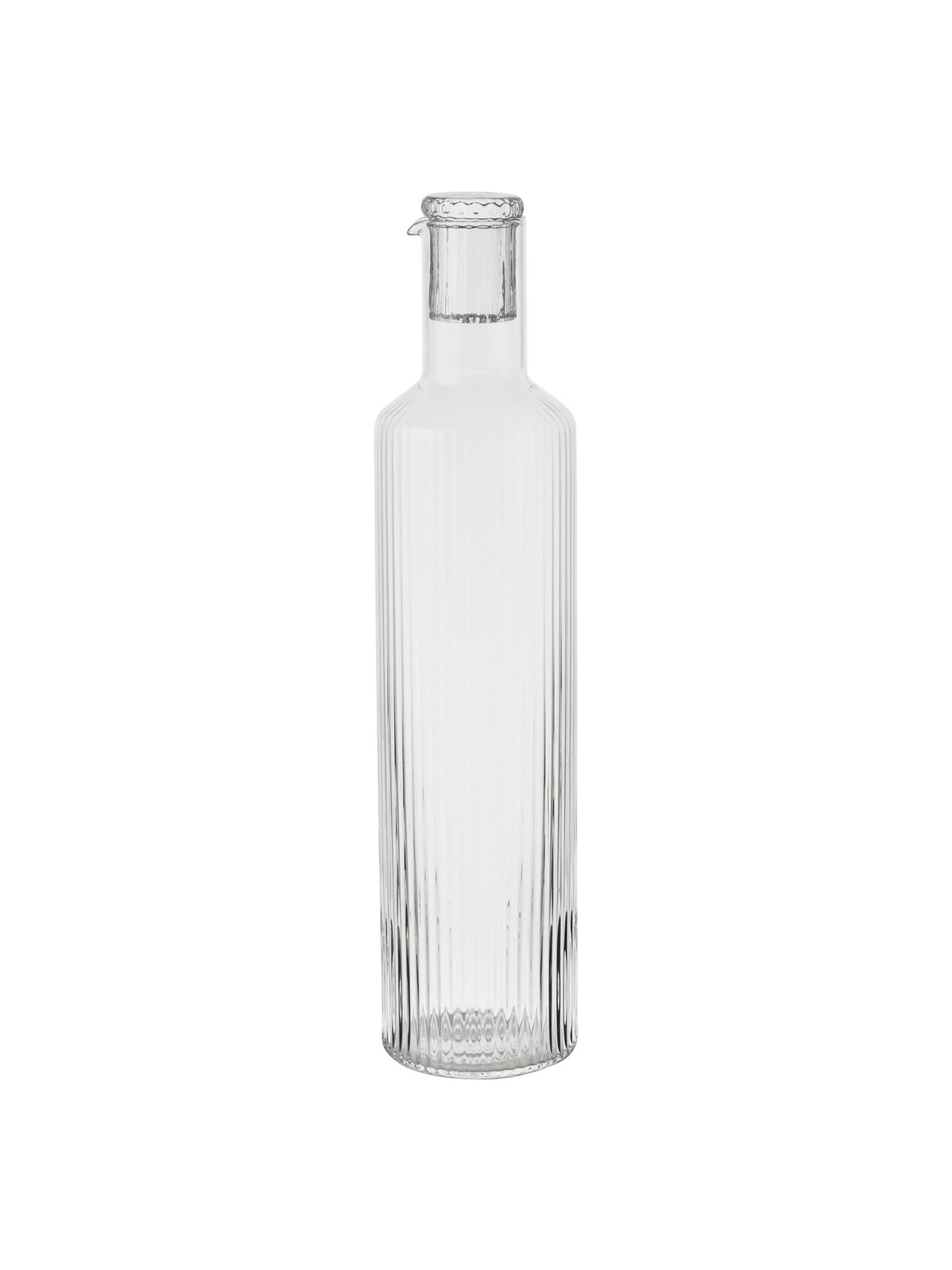 Klare, mundgeblasene Glasflasche mit geriffelter Oberfläche und geometrischer Form, schlanker Hals mit Deckel, aus der Ripple-Serie von Ferm Living.