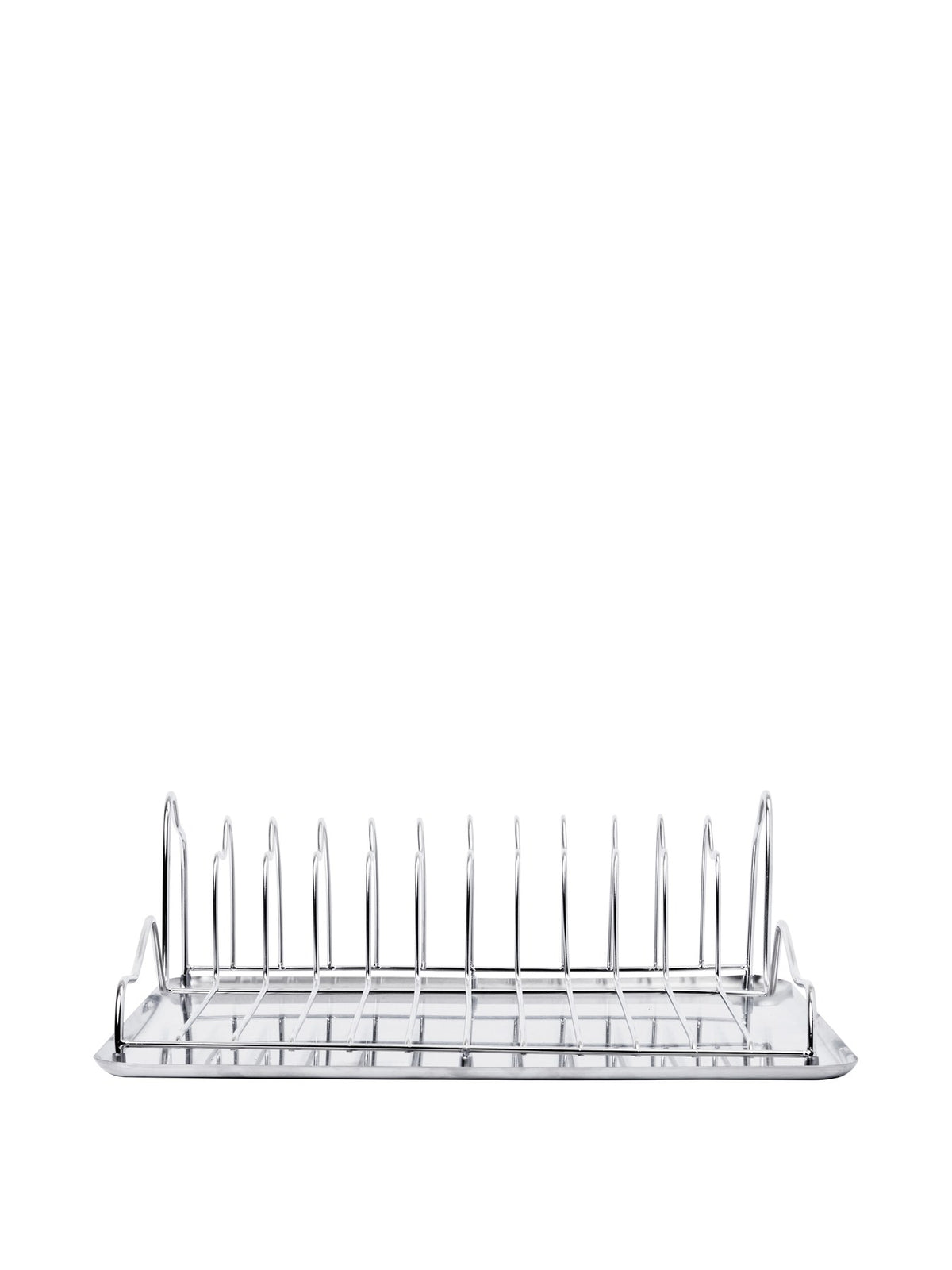 Abtropfgestell Curvature von Ferm Living aus spiegelpoliertem Edelstahl, geschwungene Form, mit passender Abtropfschale auf Küchenarbeitsplatte.