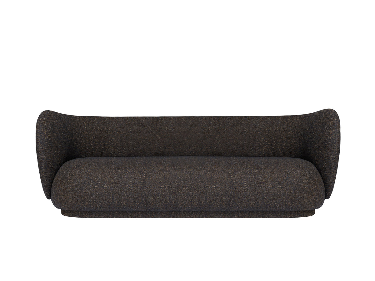 Rico 3-Sitzer Sofa von Ferm Living in Schwarz/Honig, gepolstert mit Vanir-Stoff aus Wolle und Nylon, geschwungene Form mit niedrigen Kunststofffüssen.