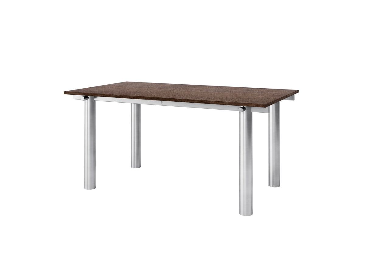 Esstisch Atura von Ferm Living mit Gestell aus gebürstetem Edelstahl und Tischplatte aus dunkel gebeizter Eiche, geometrische Struktur
