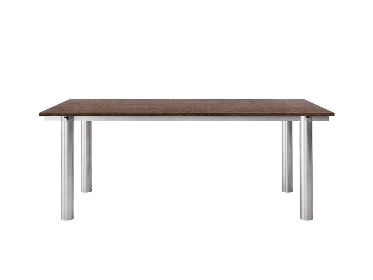 Esstisch Atura von Ferm Living mit Tischplatte aus dunkel gebeiztem Eichenfurnier und Gestell aus gebürstetem Edelstahl, Grösse 200 x 90 cm.