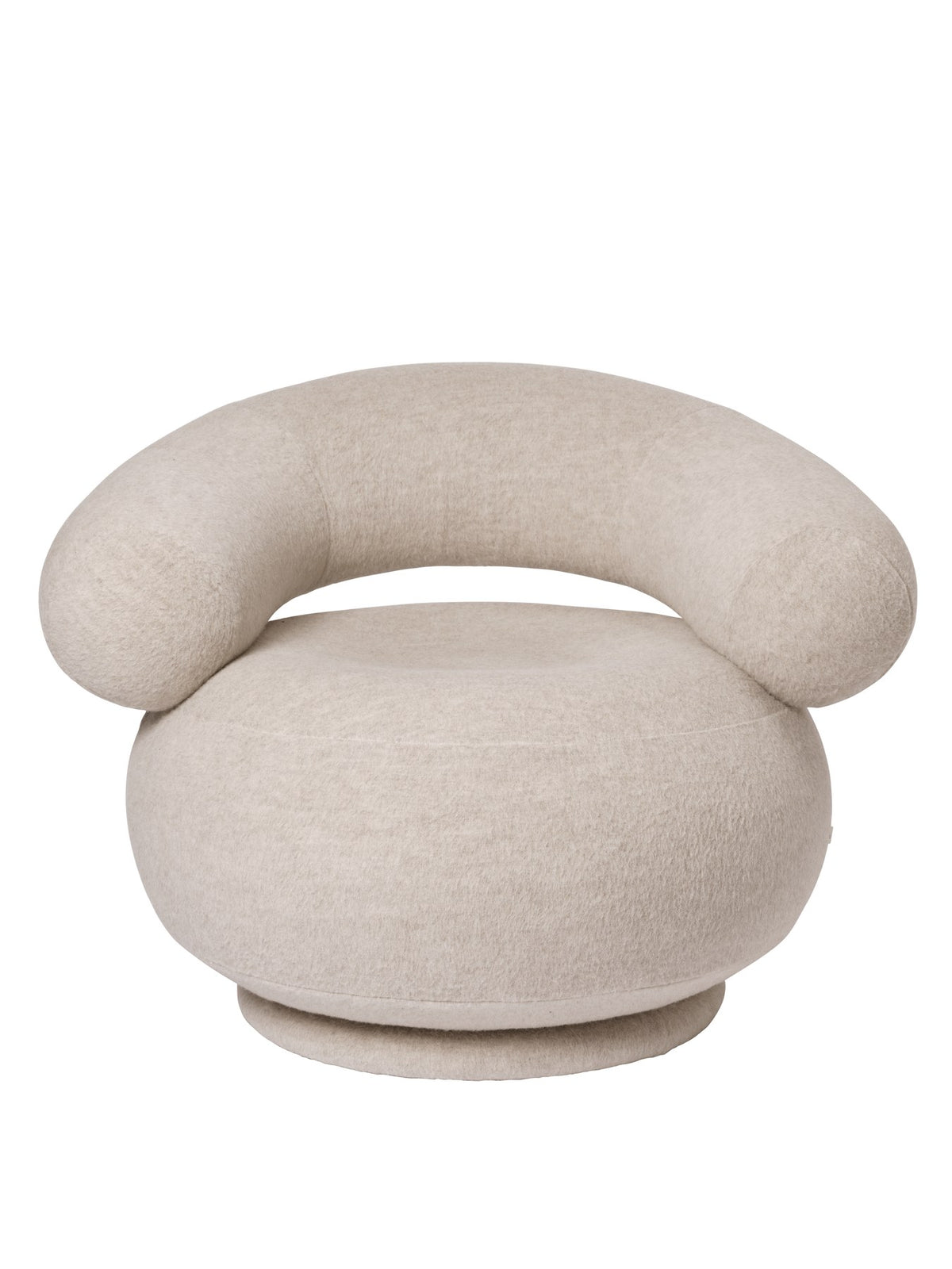 Sessel Orbo Lounge Chair Soft Alpaca von Ferm Living in Natur, Bezug aus Neuwolle und Alpaka, runde Rückenlehne, Holz- und Stahlstruktur.