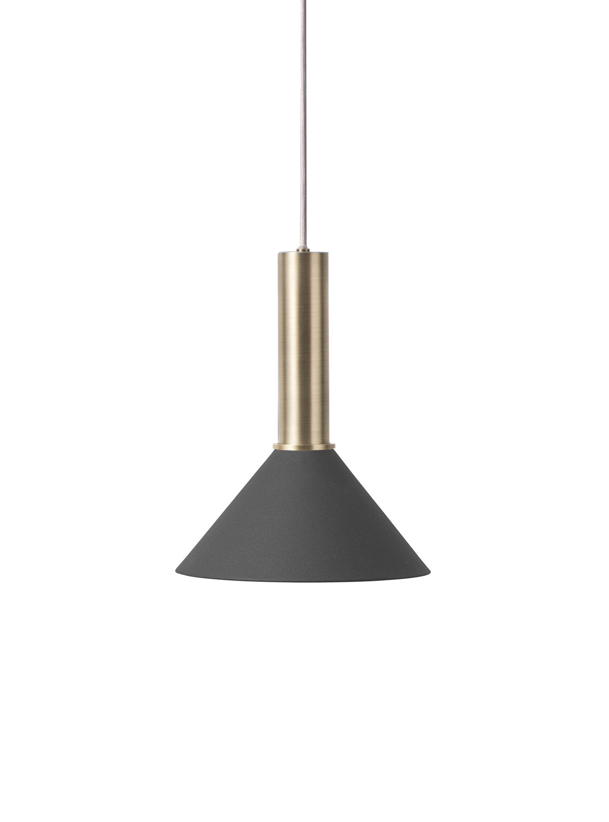 Collect Pendellampe hoch in Messing präsentiert im Onlineshop von KAQTU Design AG. Pendelleuchte ist von Ferm Living