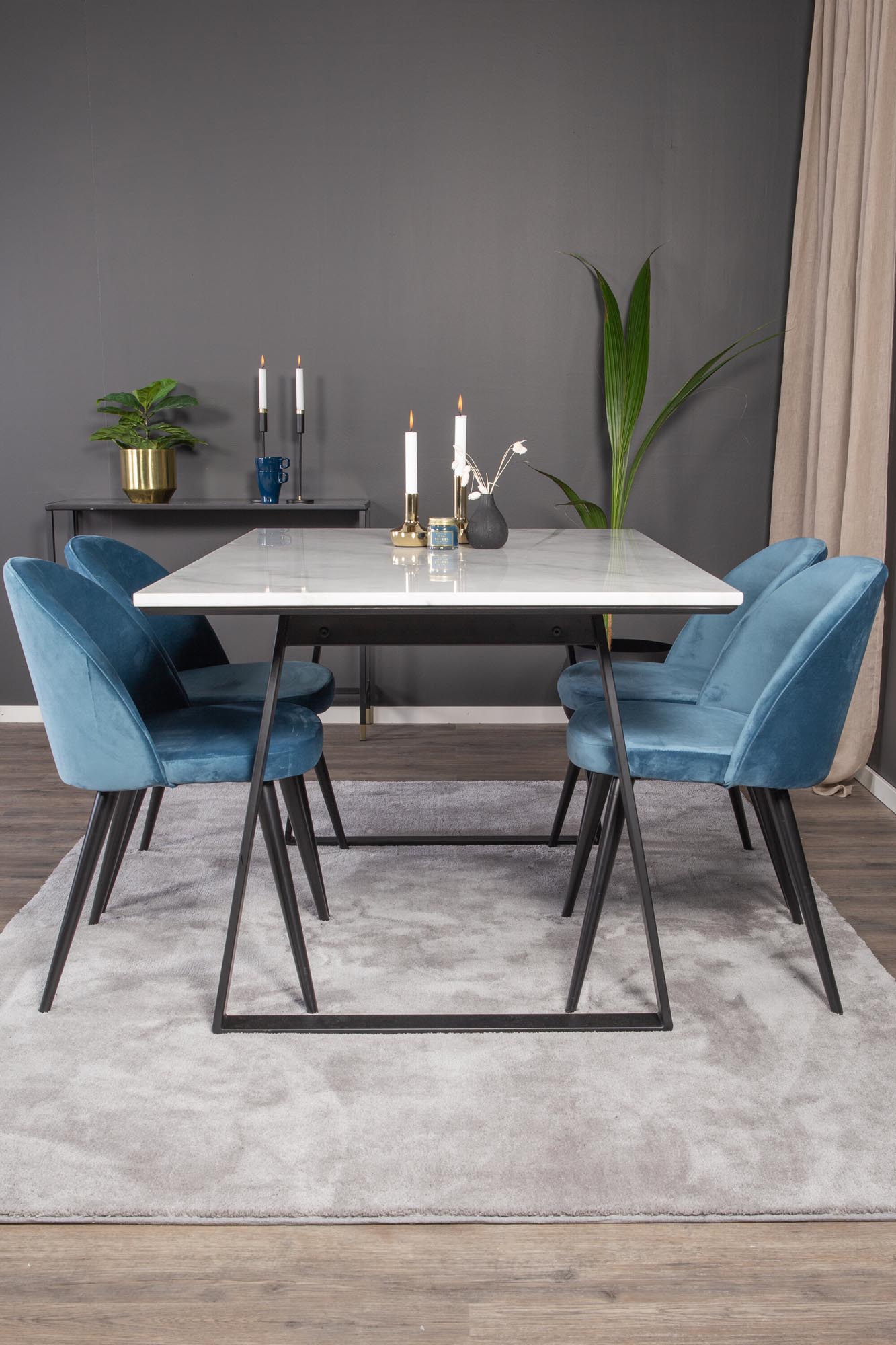 Estelle Esszimmerset: Stilvoller Komfort mit Velvet von Venture Home.