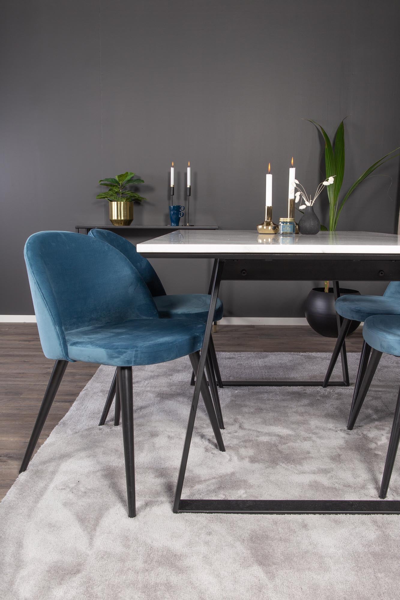 Entdecken Sie das Estelle Esszimmerset von Venture Home: Modernes Design, hochwertige Materialien und einladende Atmosphäre für gesellige Runden.