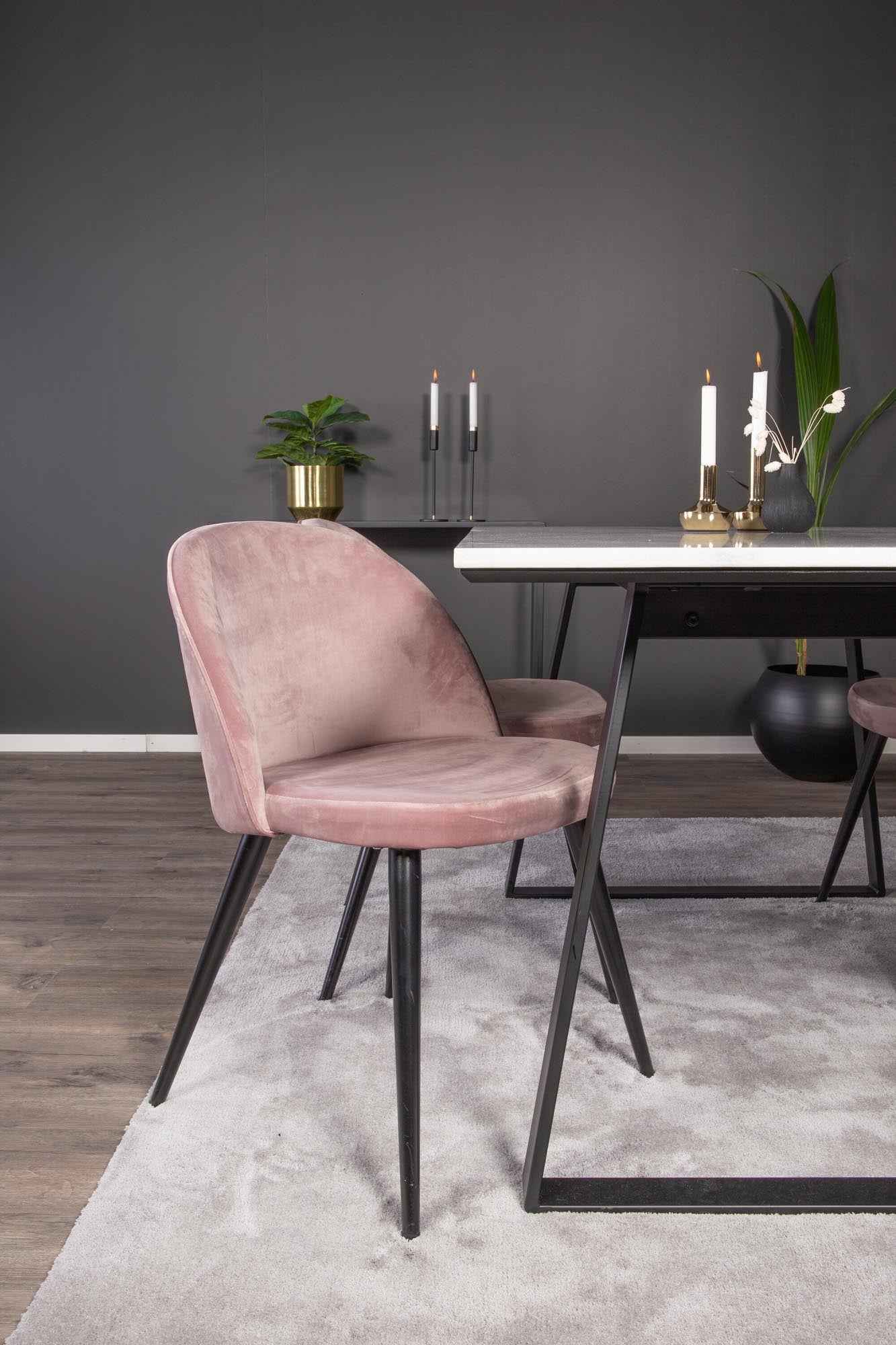 Estelle Esszimmerset: 140cm Tisch mit 4 luxuriösen Samtstühlen.