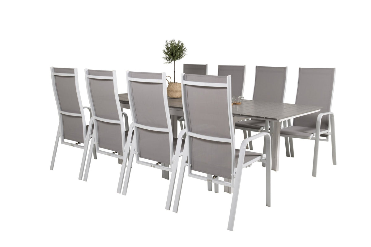 Graues Gartentischset aus Aintwood und Aluminium mit ausziehbarer Tischplatte und sechs klappbaren, pulverbeschichteten Stühlen im Aussenbereich.