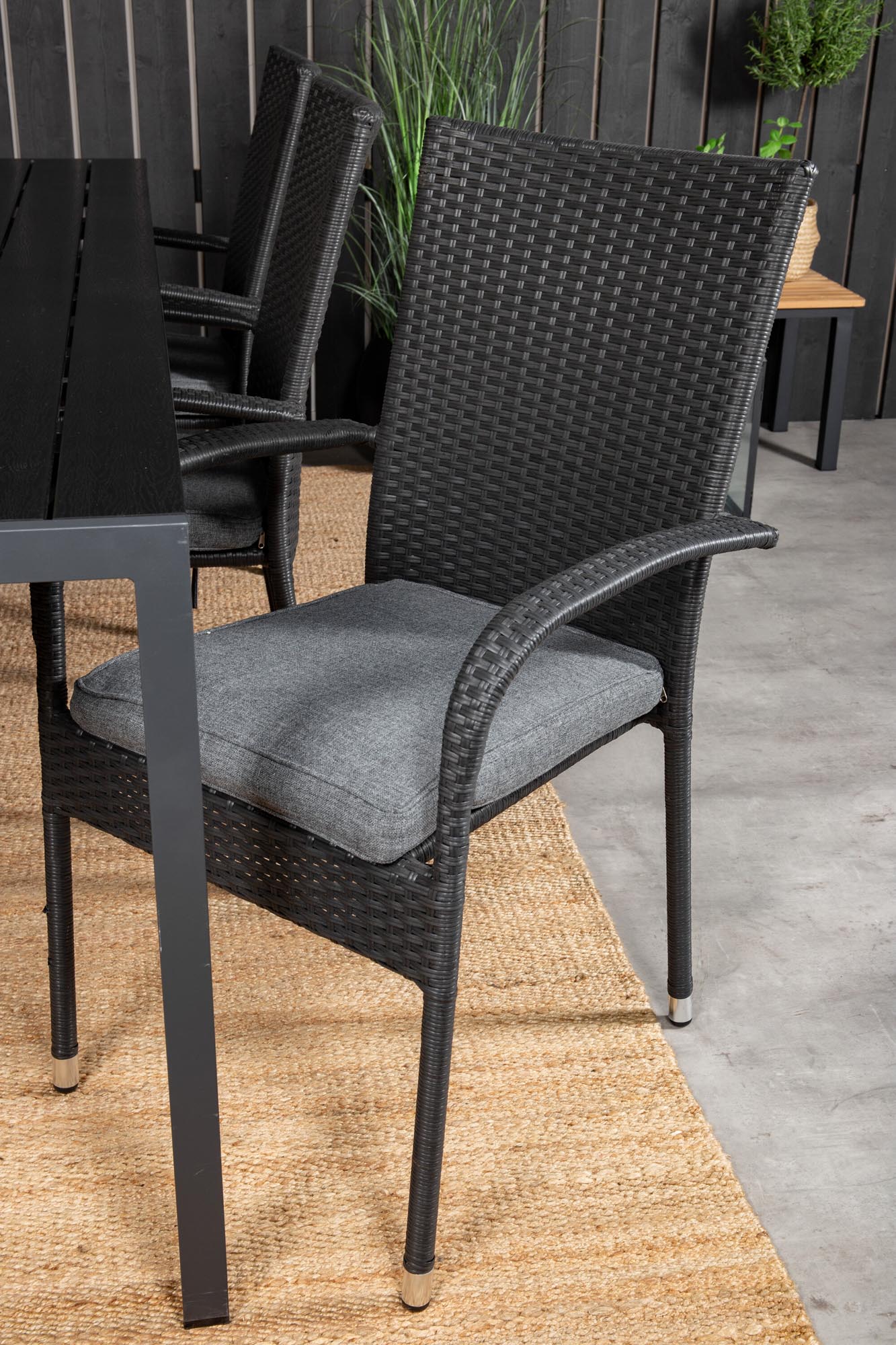 Break Outdoor-Tischset + Anna 205cm/6St. in Schwarz präsentiert im Onlineshop von KAQTU Design AG. Gartentischset ist von Venture Home