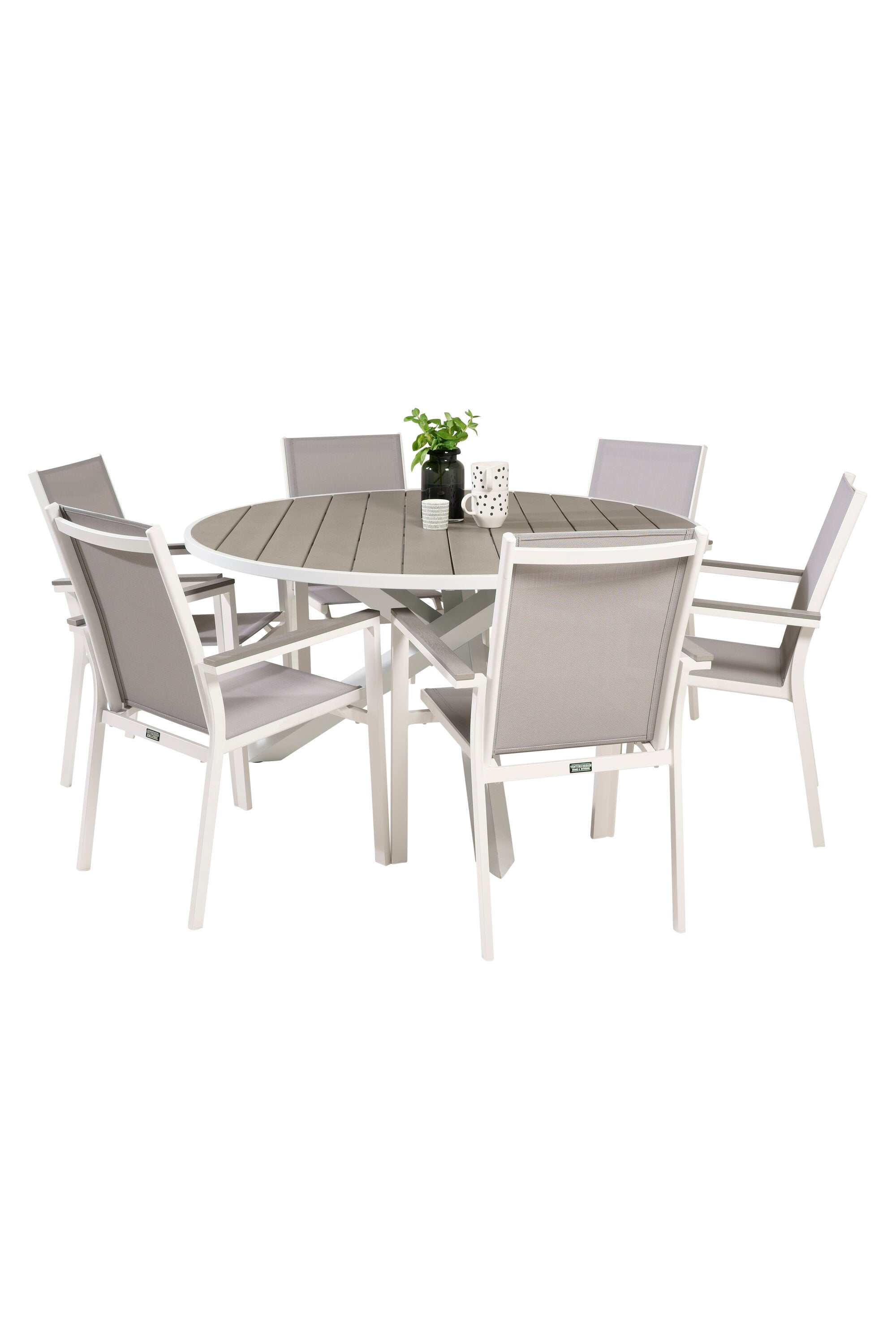 Stilvoller Parma Tisch mit platzsparenden Armstühlen von Venture Home.