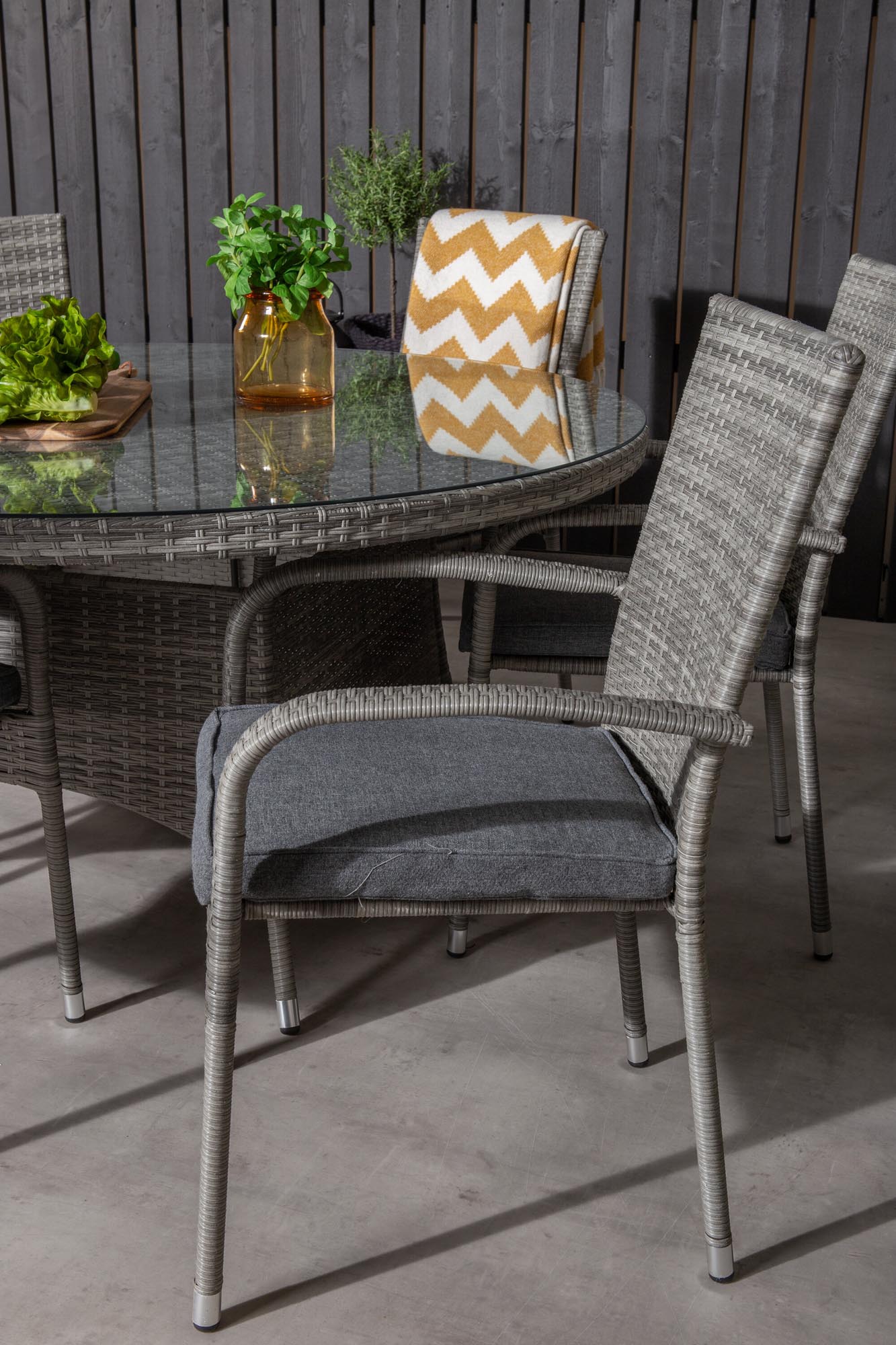 Stilvolles Volta Outdoor-Tischset Anna für 6 Personen – ideal für gesellige Abende im Freien. Hochwertig und modern!