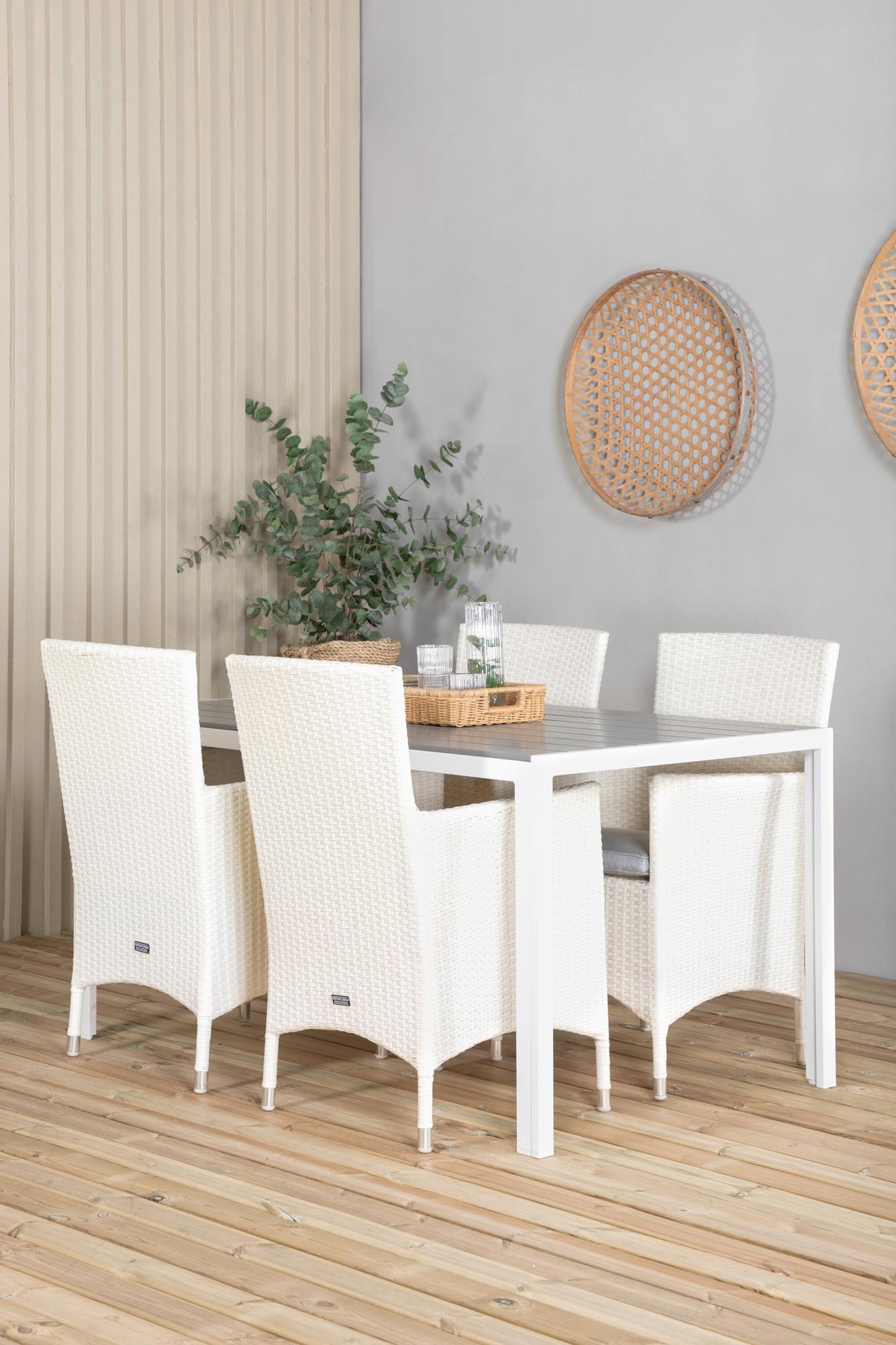 Gestalten Sie Ihre Terrasse mit dem Break Outdoor-Tischset + Malin 150cm/4St. von Venture Home – ideal für entspannte Stunden im Freien!