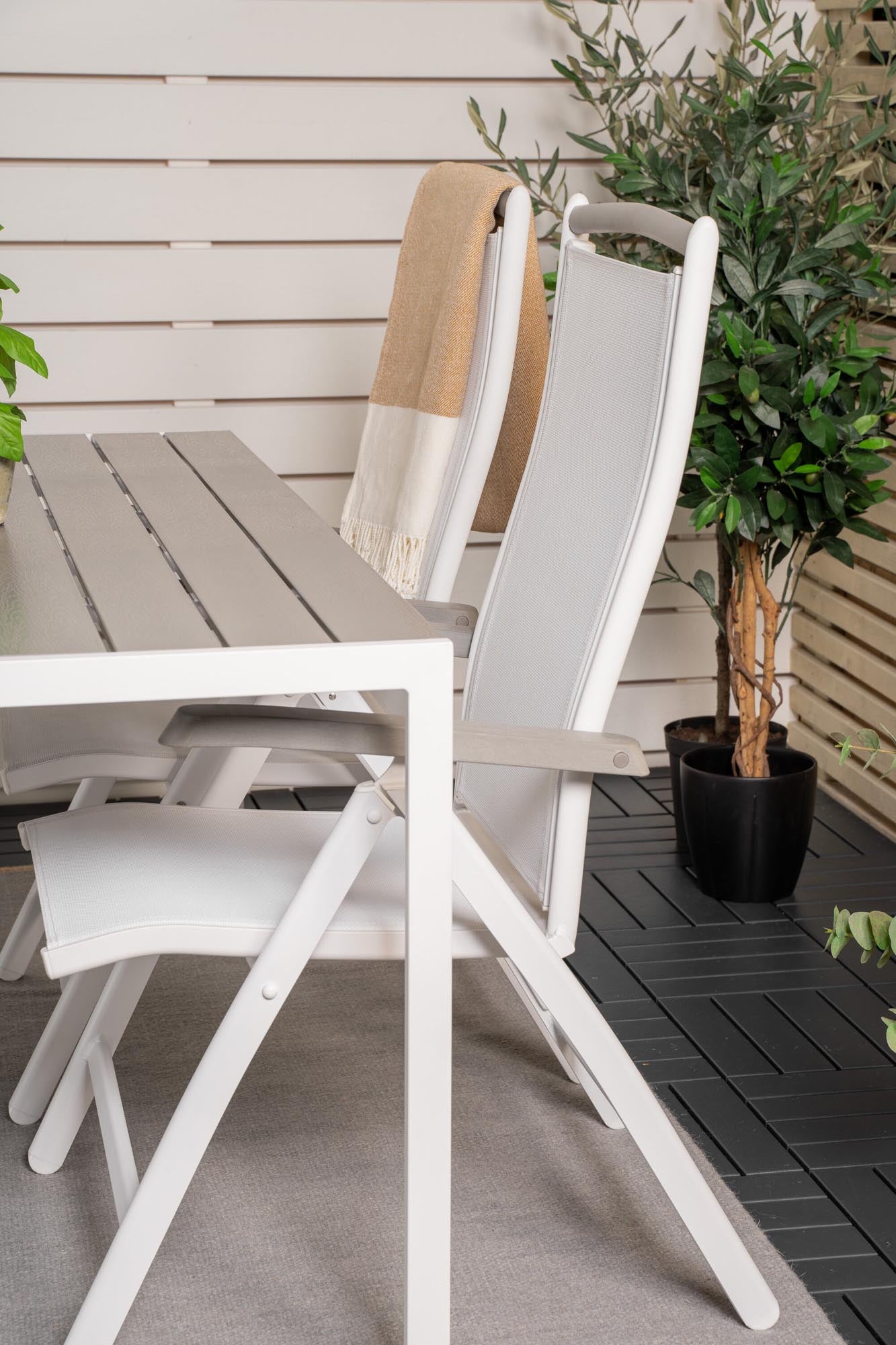 Break Outdoor-Tischset + Albany 150cm/4St. in Weiss präsentiert im Onlineshop von KAQTU Design AG. Gartentischset ist von Venture Home