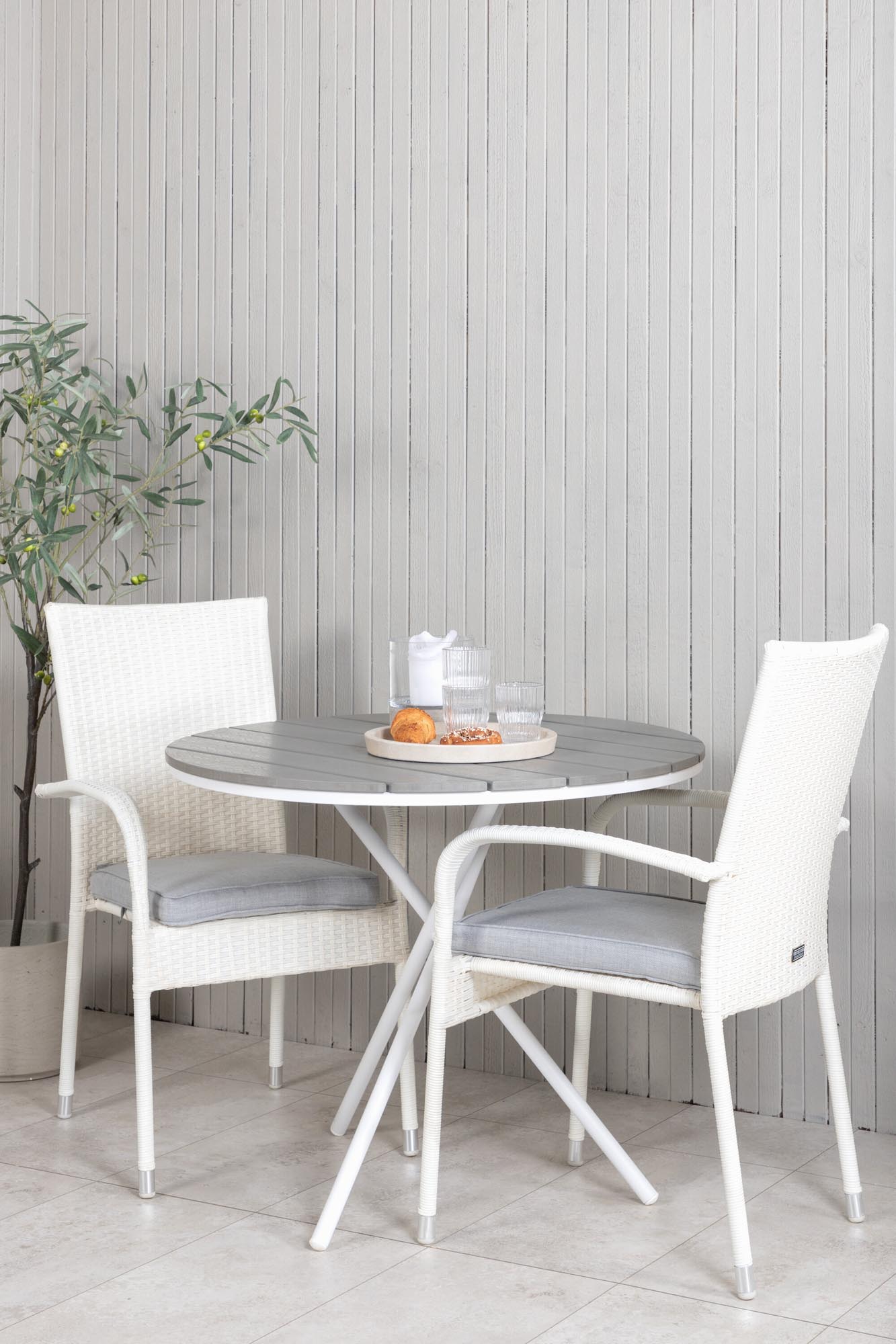Parma Outdoor-Tischset + Anna ⌀90cm/2St. in Grau präsentiert im Onlineshop von KAQTU Design AG. Gartentischset ist von Venture Home