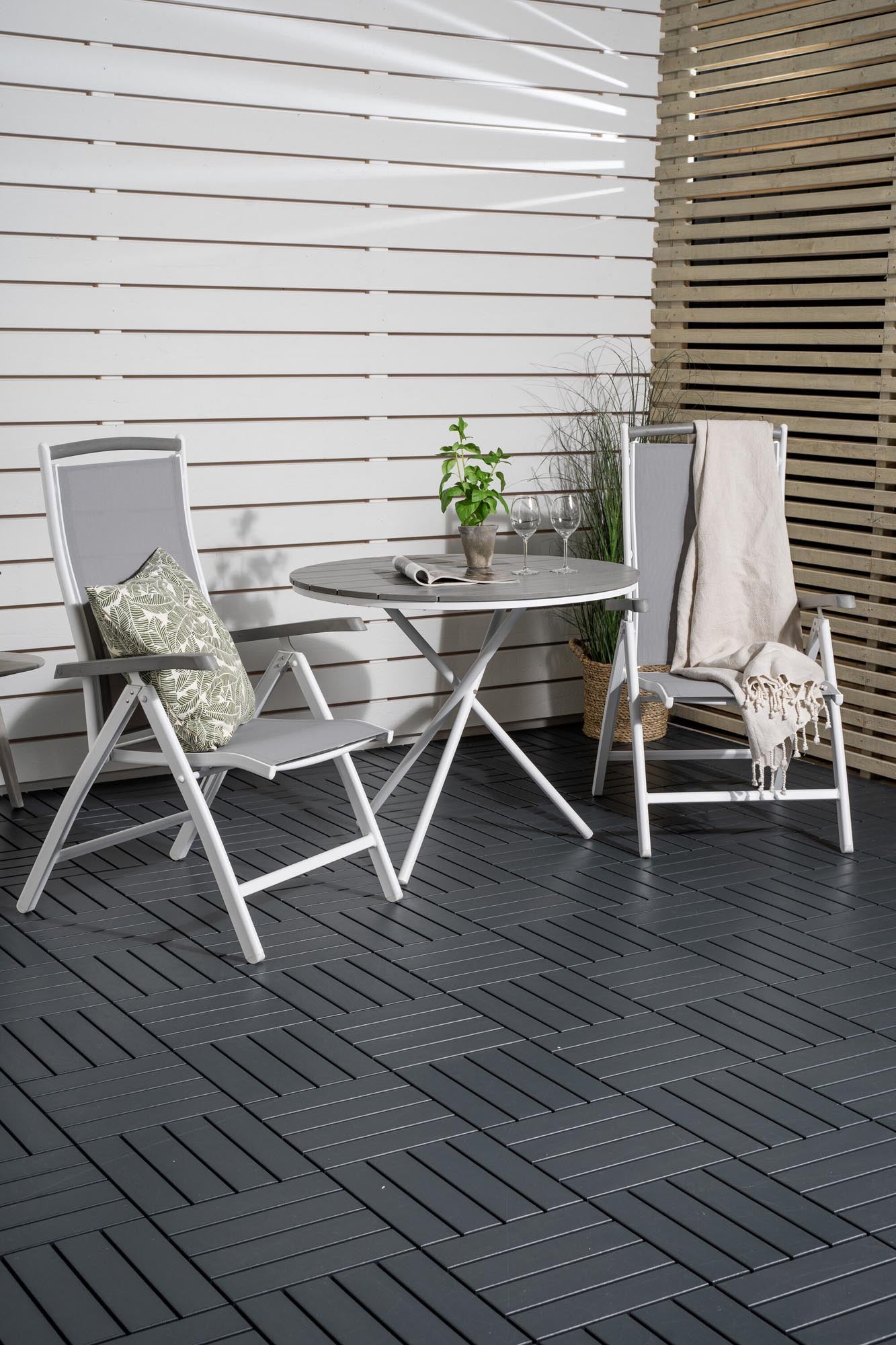 Parma Outdoor-Tischset + Albany ⌀90cm/2St. in Grau weiss präsentiert im Onlineshop von KAQTU Design AG. Gartentischset ist von Venture Home