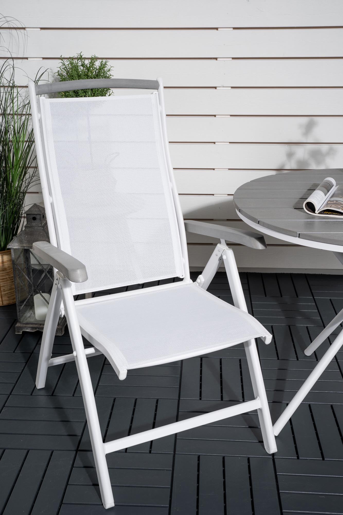Parma Outdoor-Tischset + Albany ⌀90cm/2St. in Weiss präsentiert im Onlineshop von KAQTU Design AG. Gartentischset ist von Venture Home