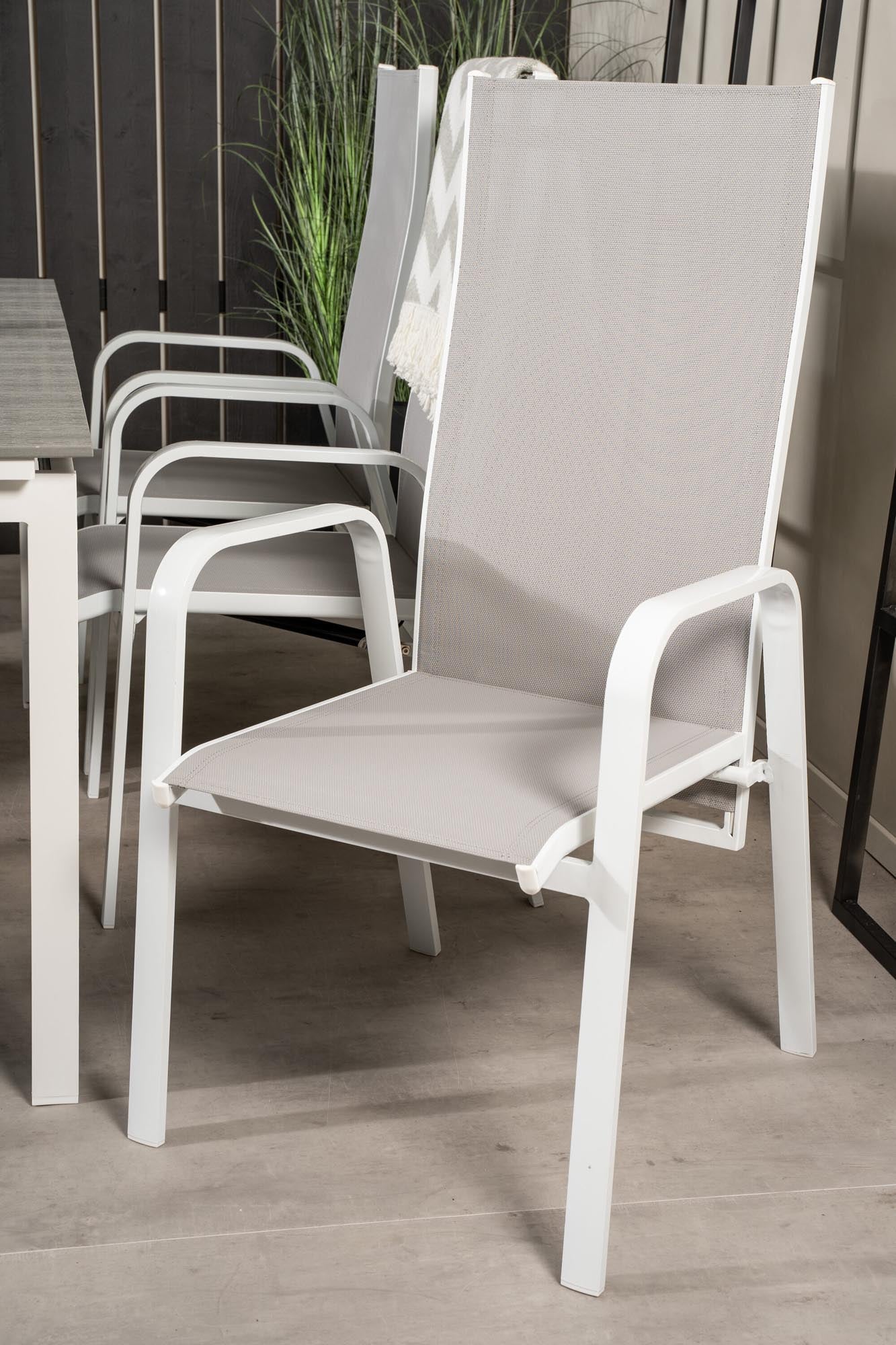 Robustes Outdoor-Tischset für unvergessliche Sommerabende.