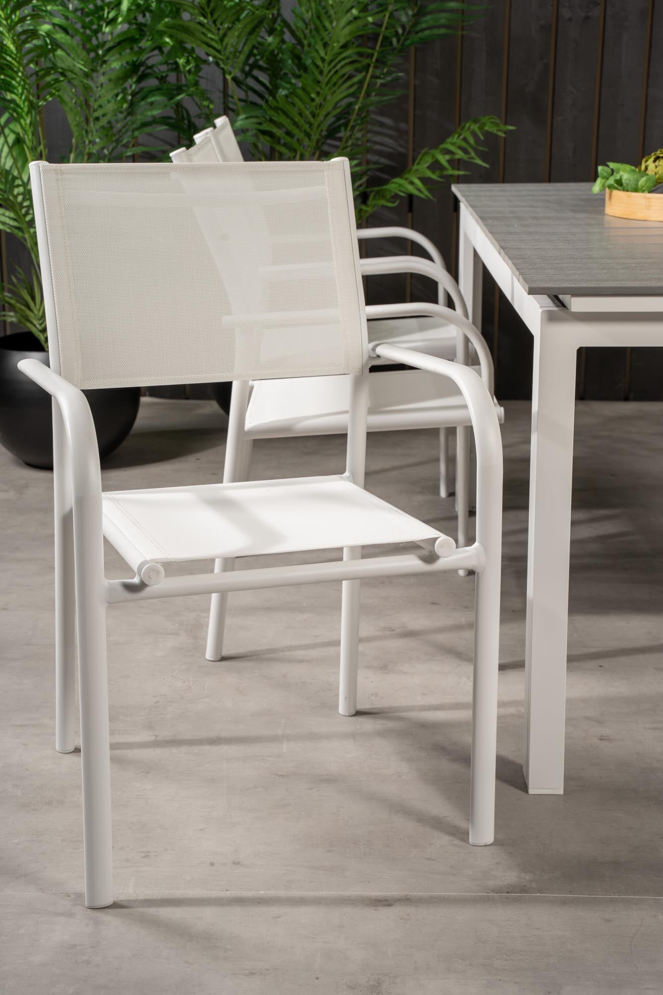 Levels Outdoor-Tischset ausziehbar + Santorini 160cm/6St. in Weiss präsentiert im Onlineshop von KAQTU Design AG. Gartentischset ist von Venture Home