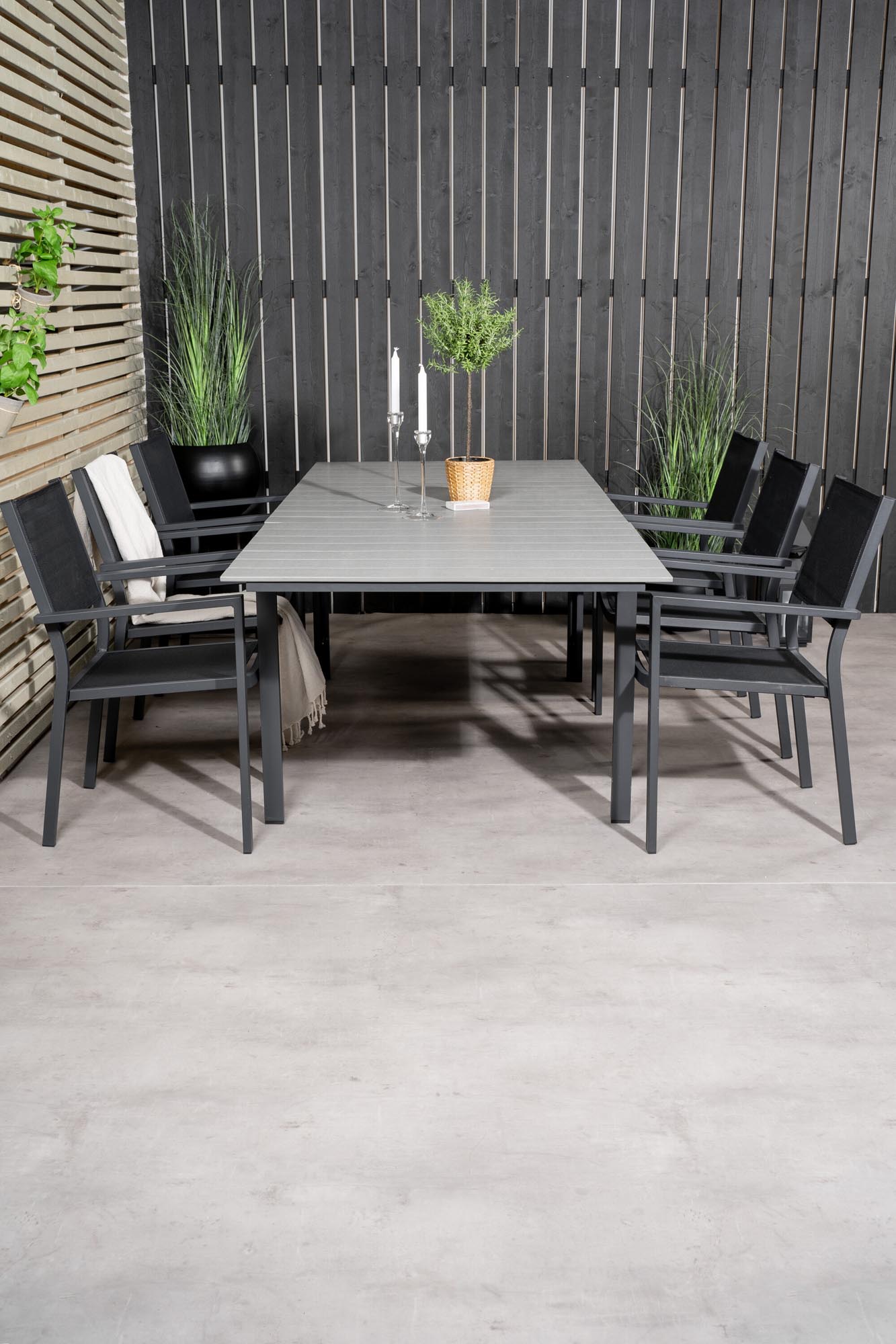 Erlebe das elegante Levels Outdoor-Tischset Copacabana, ausziehbar auf 160 cm für gesellige Runden im Freien. Ideal für jeden Außenbereich!