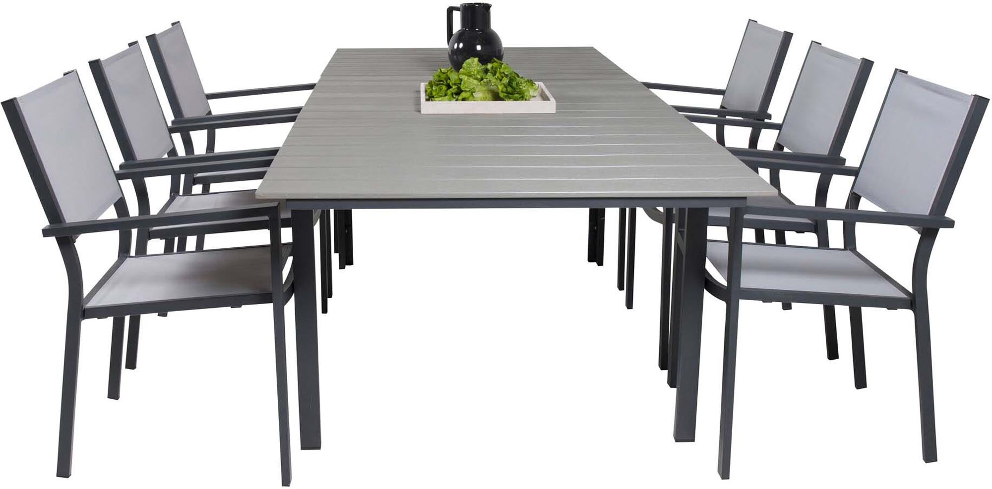 Vielseitiges Outdoor-Tischset für gesellige Abende im Freien.