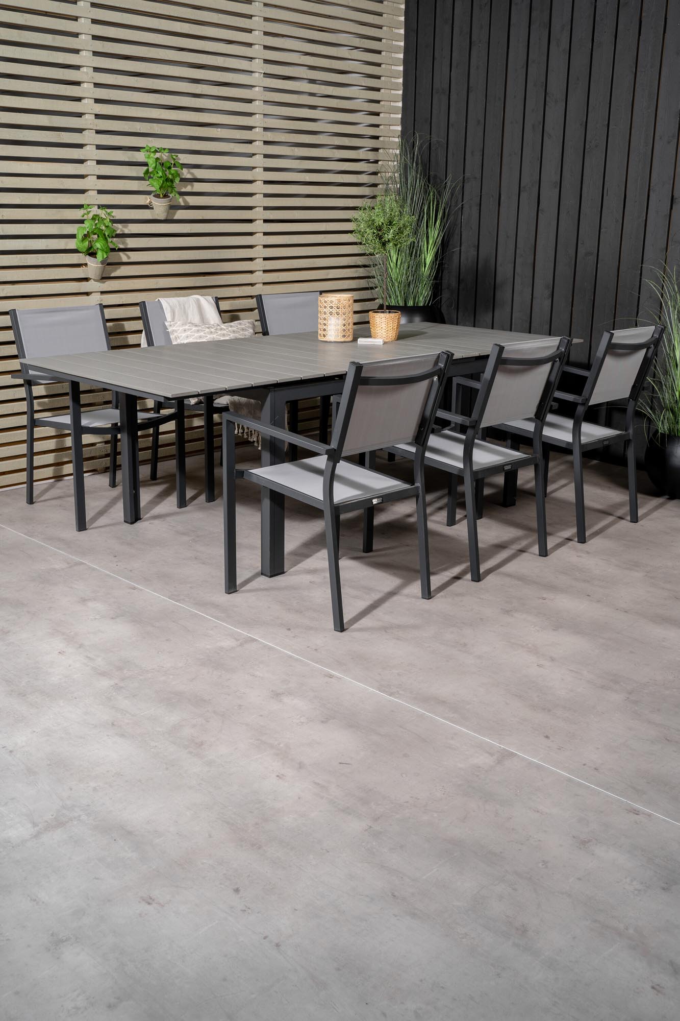 Entdecke das vielseitige Levels Outdoor-Tischset Copacabana – ideal für gesellige Abende im Freien mit Platz für bis zu 6 Personen.