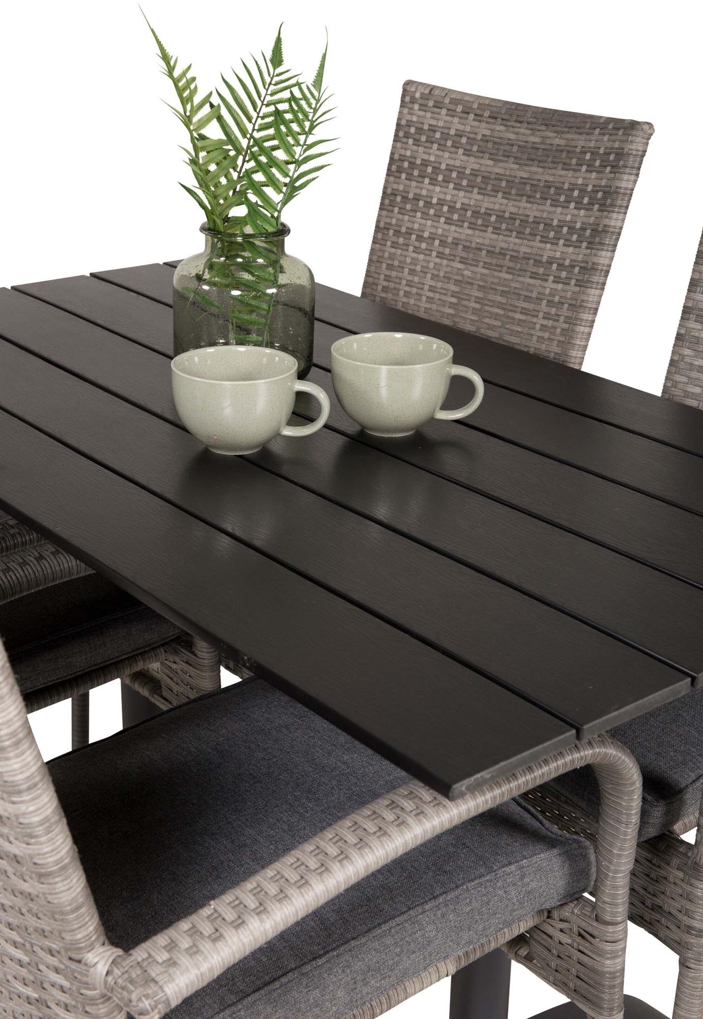 Entdecken Sie das Denver Outdoor-Tischset + Anna 120cm/4St. von Venture Home – perfekt für gesellige Momente im Freien, elegant und pflegeleicht.