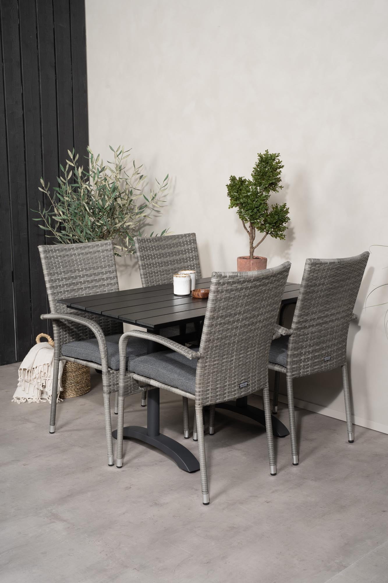 Denver Outdoor-Tischset + Anna 120cm/4St. in Grau präsentiert im Onlineshop von KAQTU Design AG. Gartentischset ist von Venture Home
