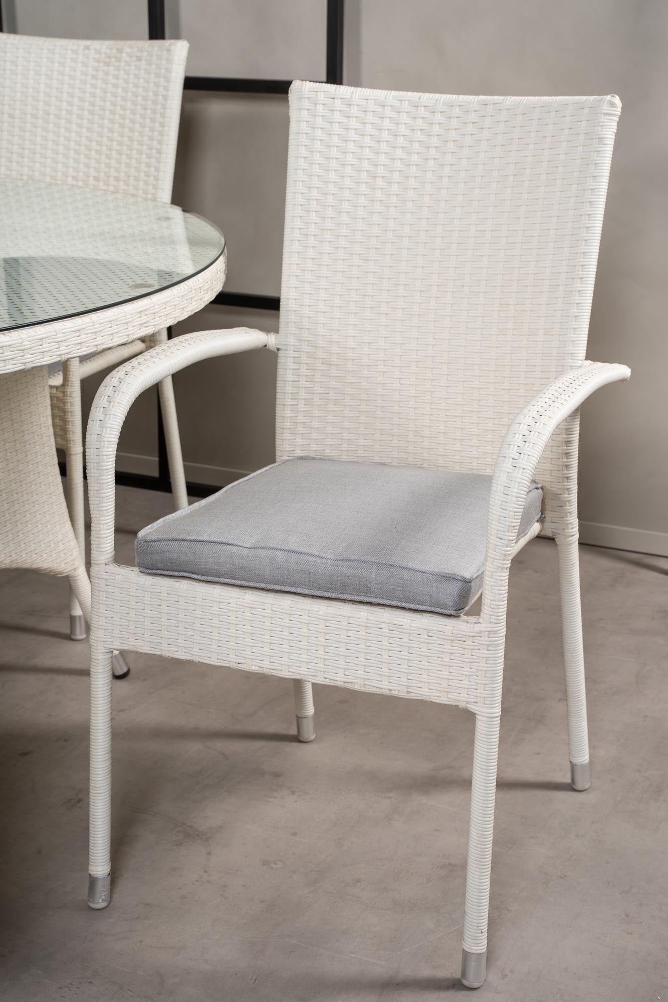 Robustes Volta Tischset: Perfekt für gesellige Outdoor-Abende.